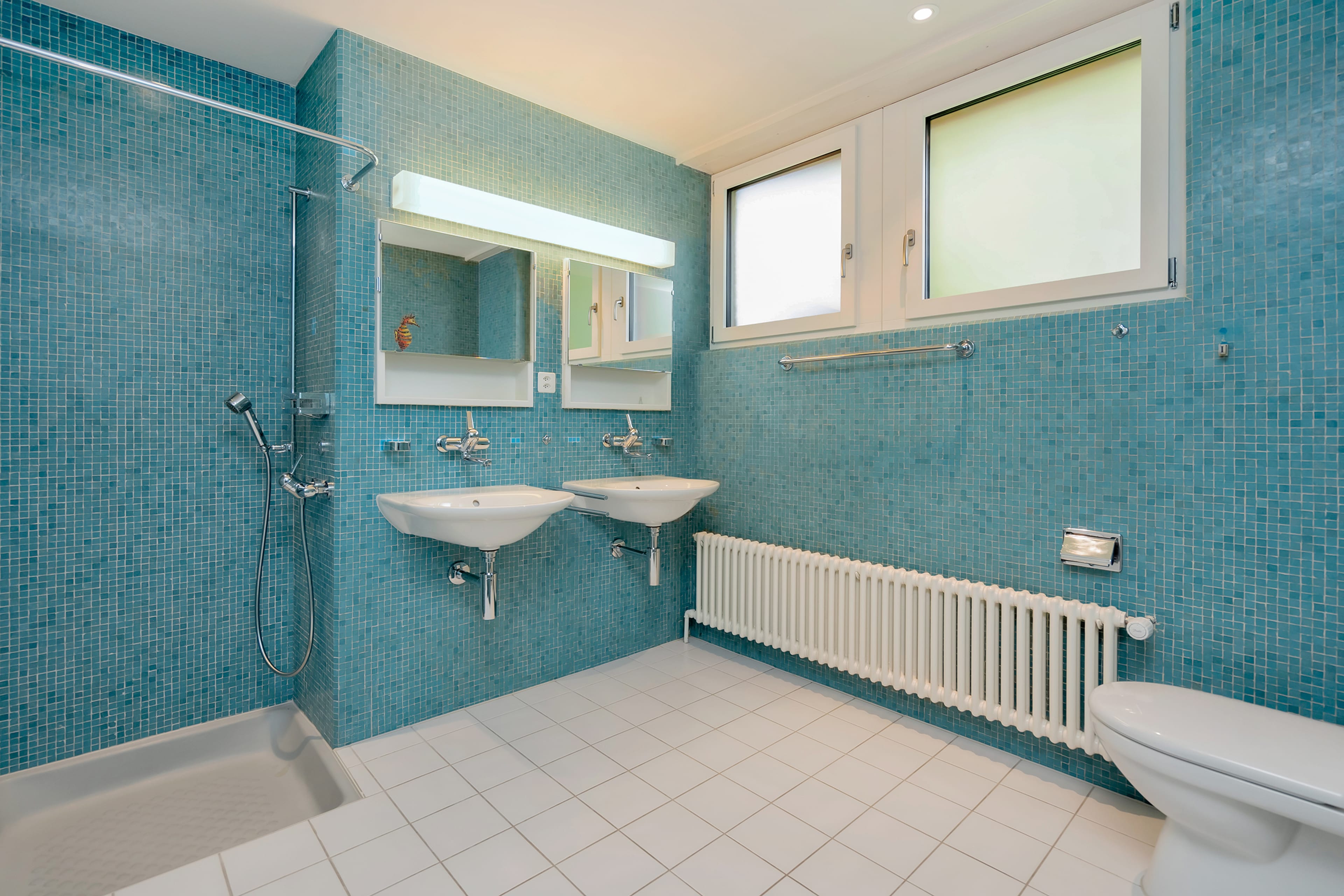 Grosszügiges Wohnen mit unverbaubarem Weitblick – Familienresidenz mit Pool in Frauenkappelen - 18