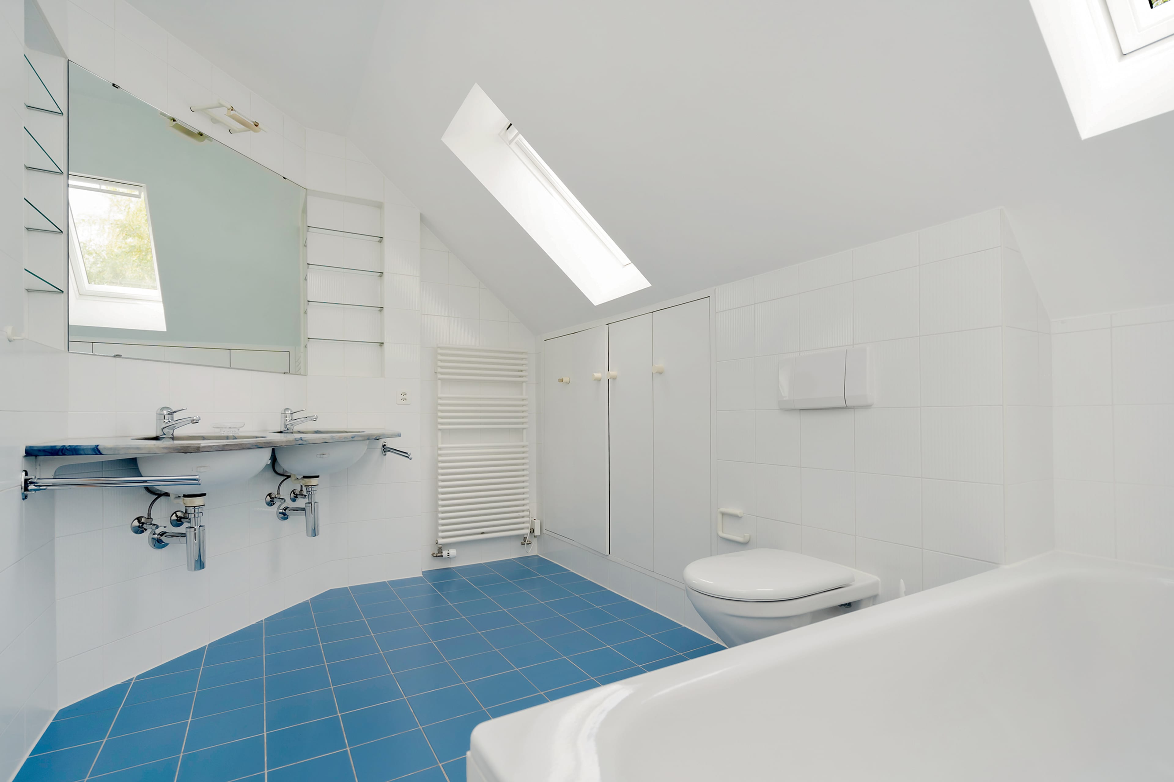 Grosszügiges Wohnen mit unverbaubarem Weitblick – Familienresidenz mit Pool in Frauenkappelen - 10