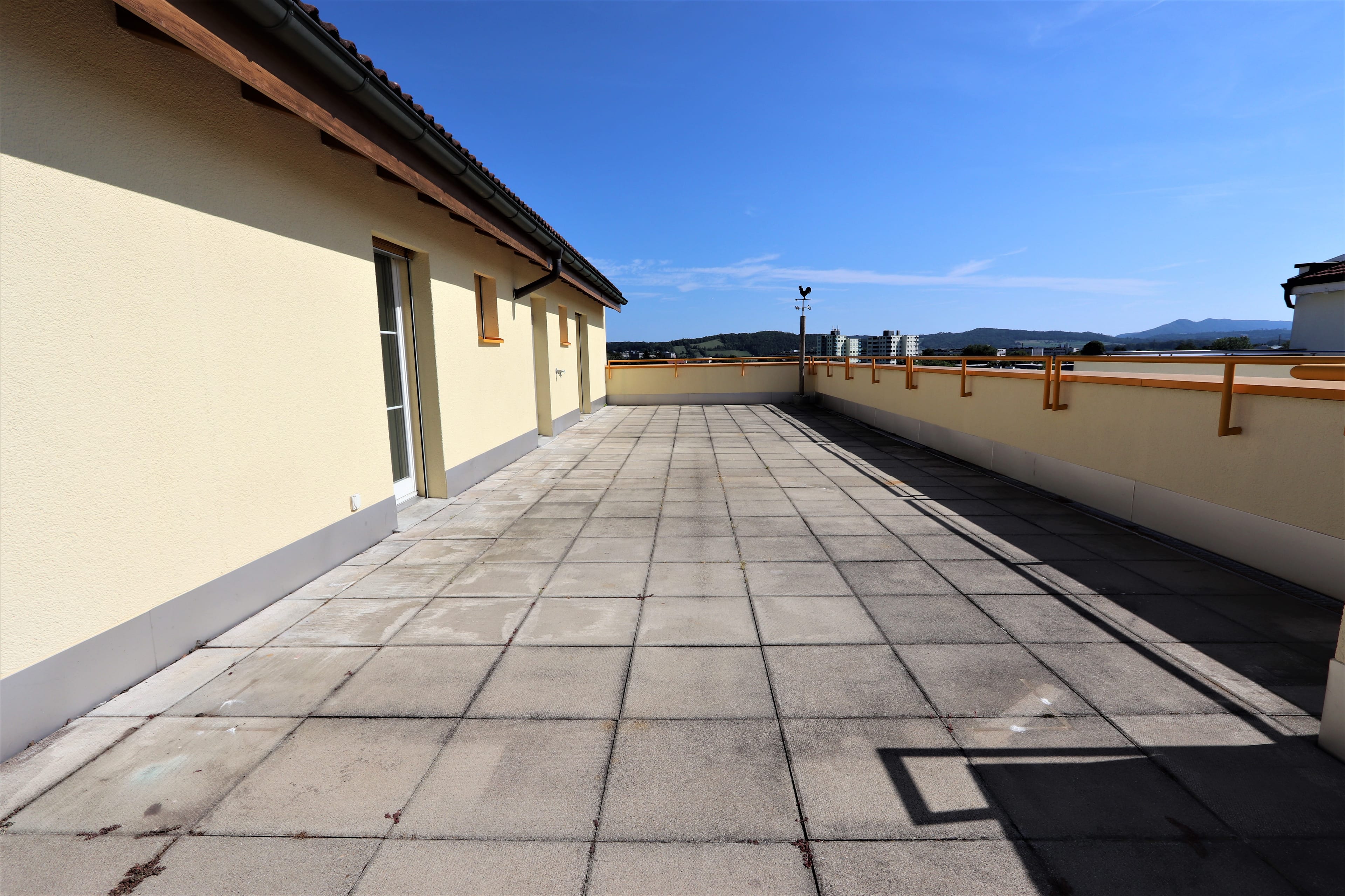 4.5-Zimmer-Attikawohnung mit 147 m² Terrassenfläche - Bild 2