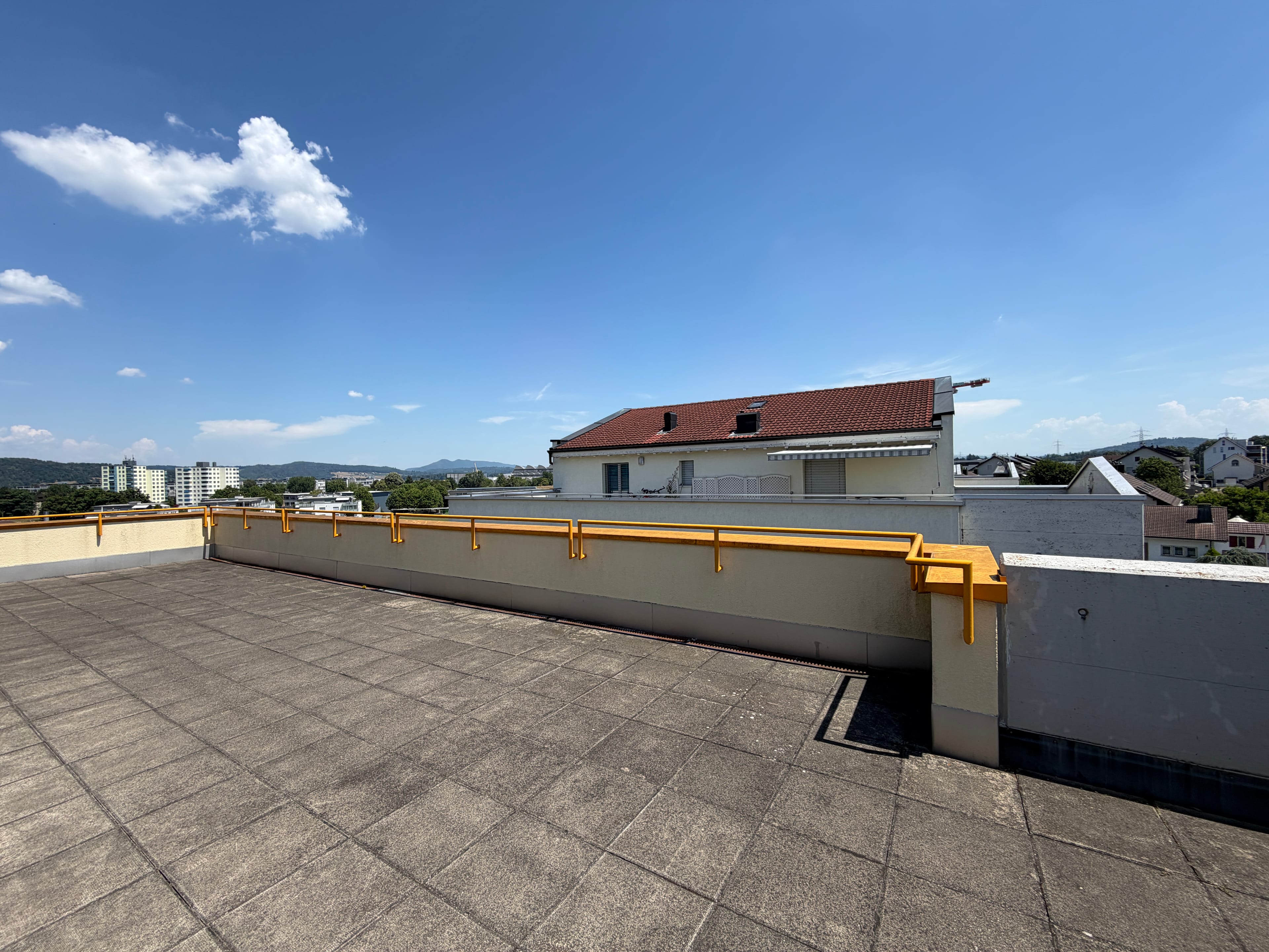 4.5-Zimmer-Attikawohnung mit 147 m² Terrassenfläche - 4
