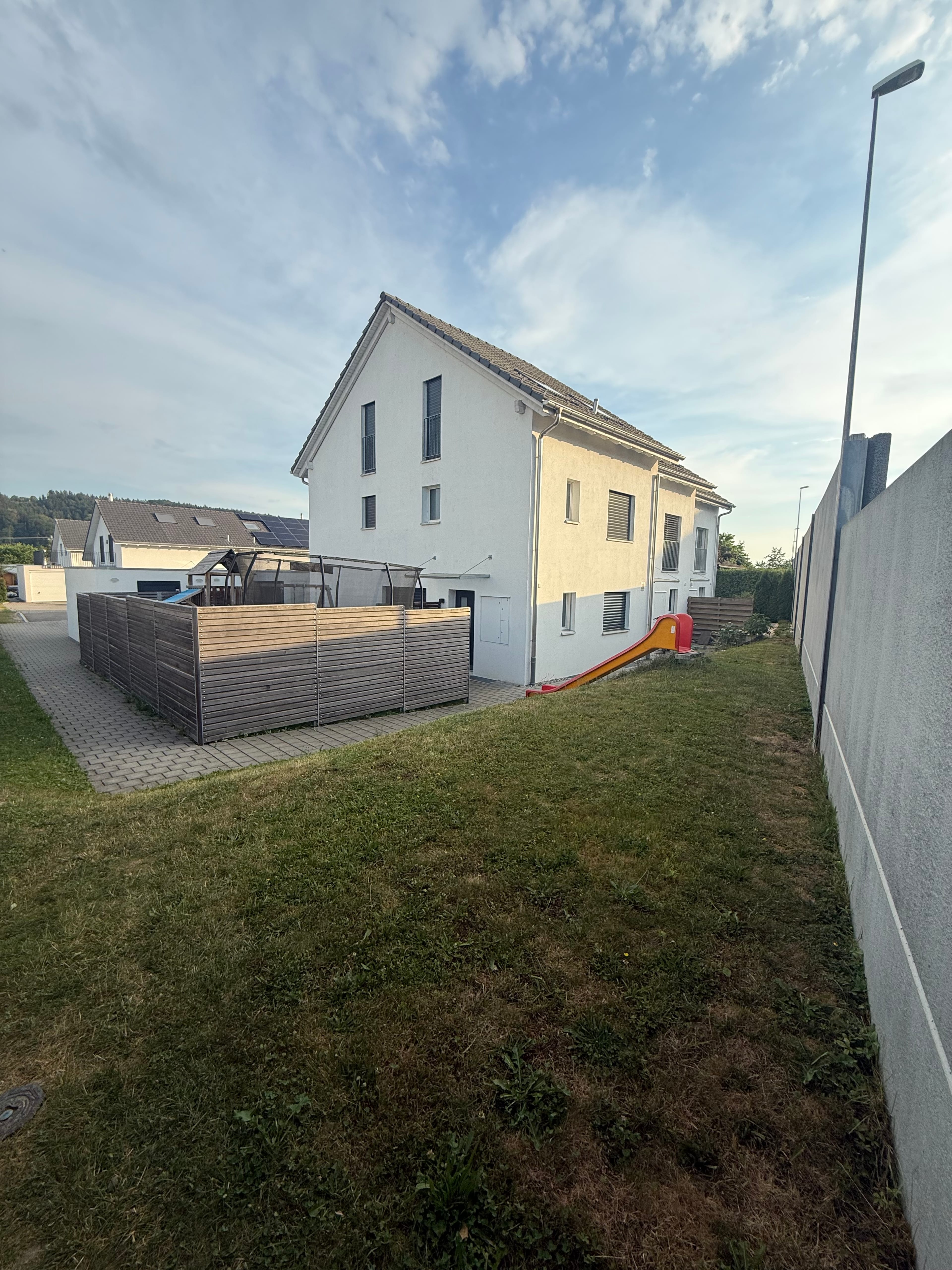 6.5-Zi.-Reiheneckhaus mit Garten & 2 Garagen in Felben-Wellhausen