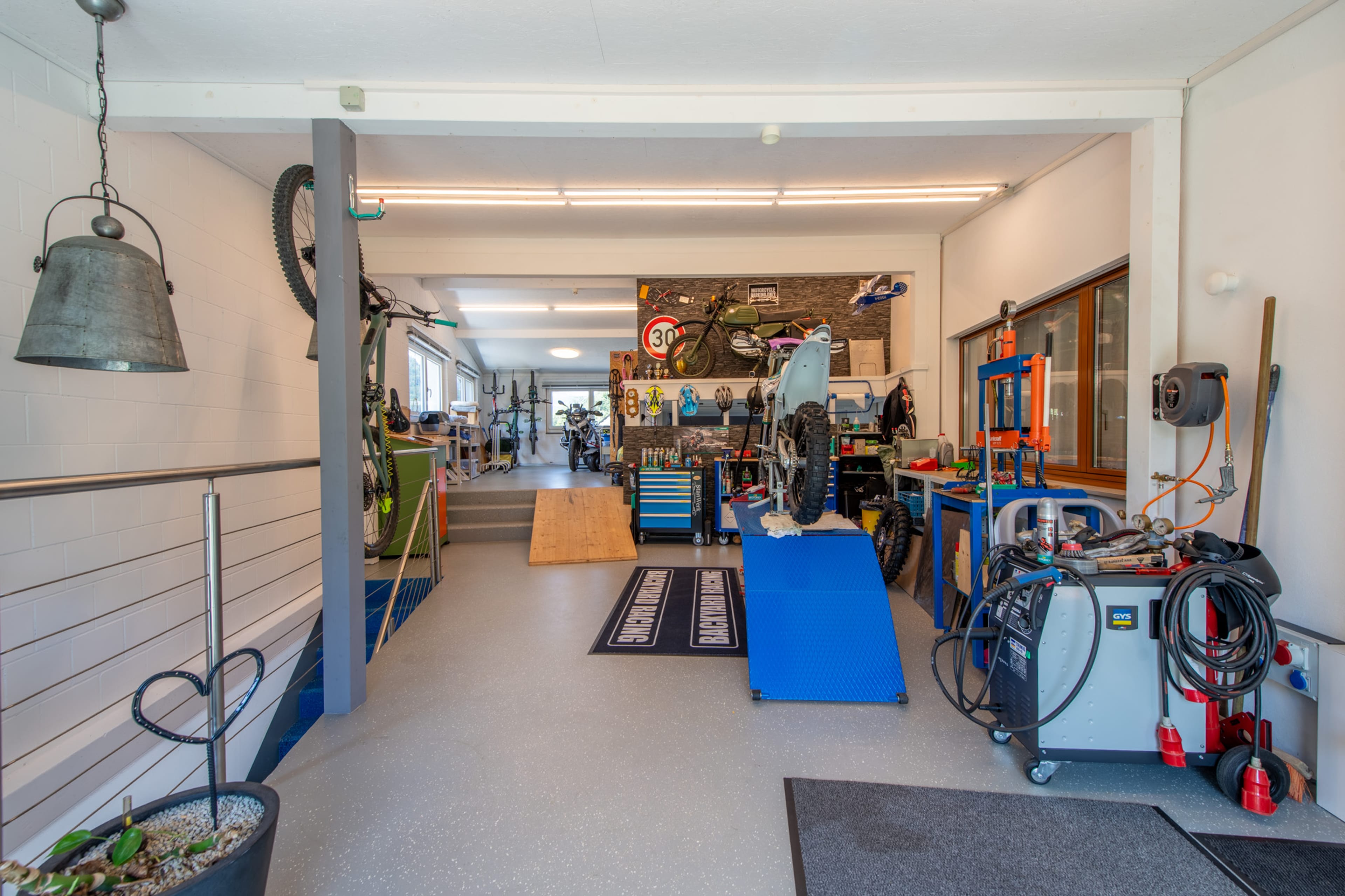 Wohnen an traumhafter Lage mit Weitsicht und grosser Garage - 10
