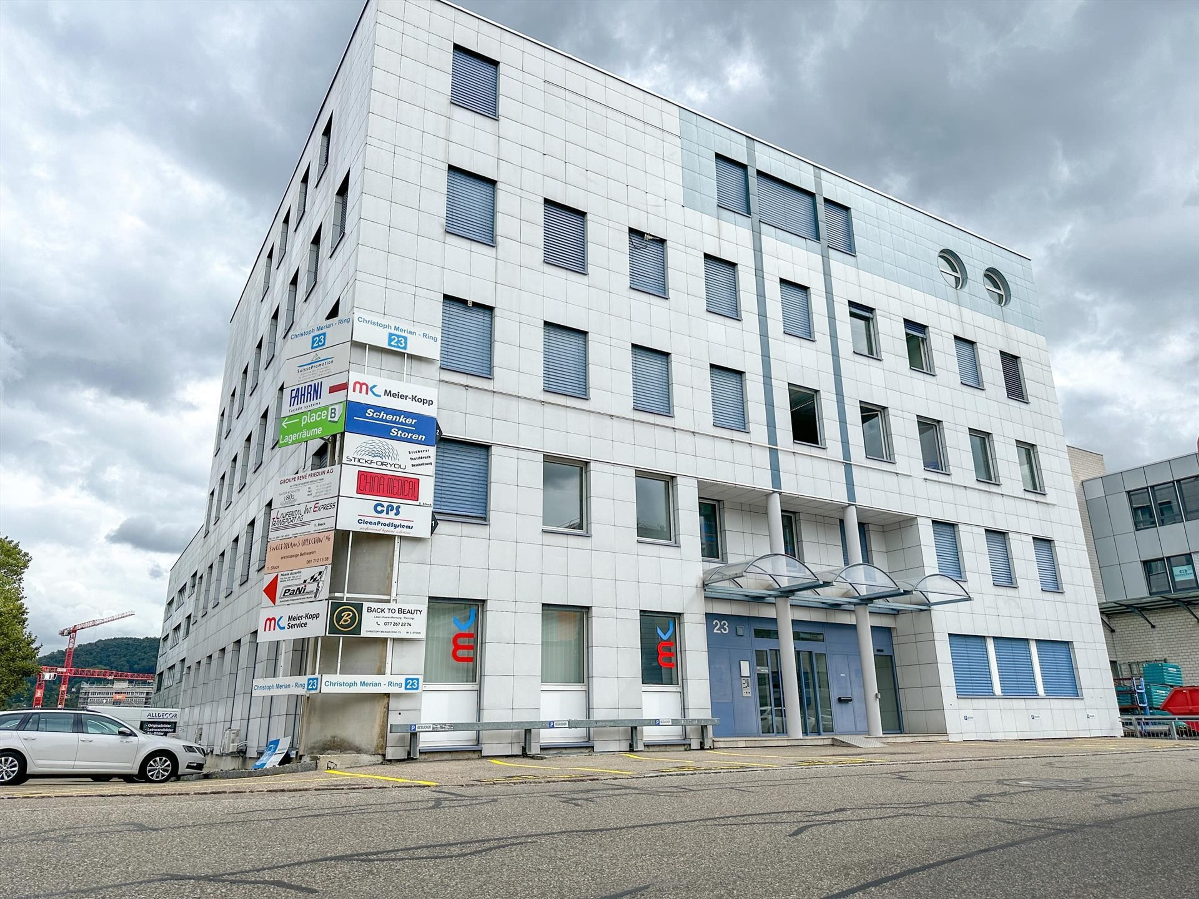 Heller 48 m² Gewerberaum im 2. OG in Reinach mieten