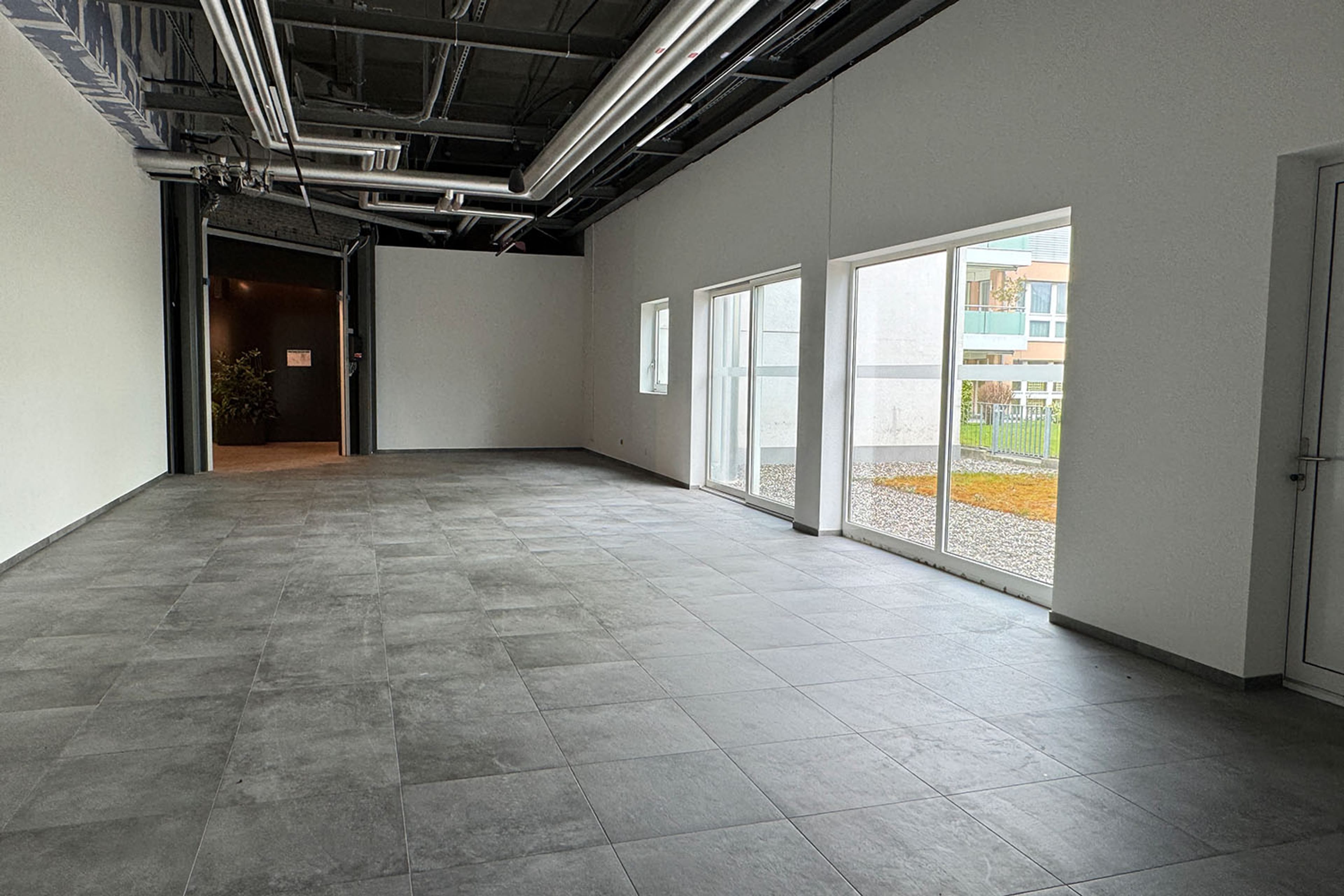 Top Retailflächen 136-185 m² mit Lageroption, Buochs - 7