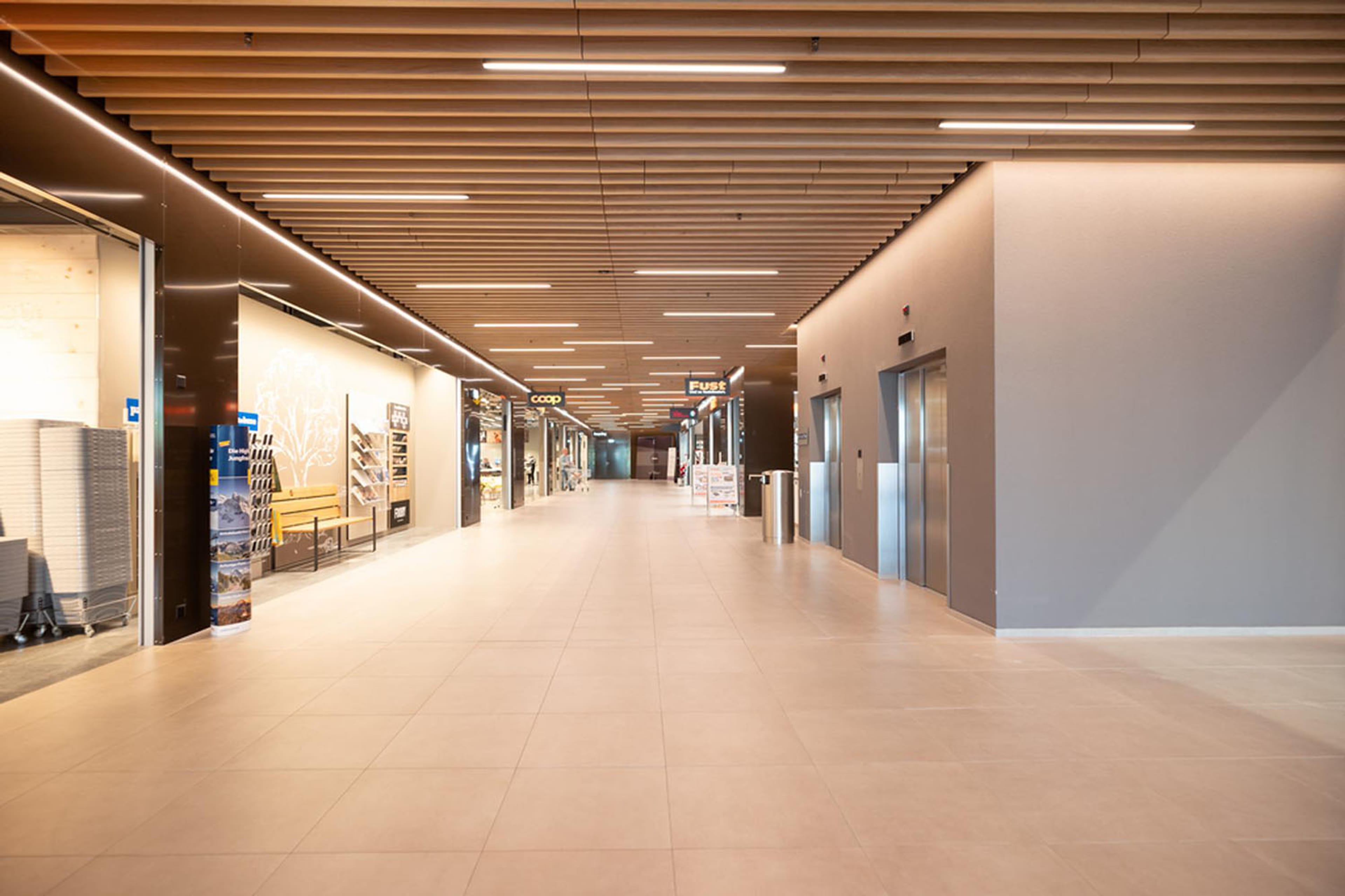 Top Retailflächen 136-185 m² mit Lageroption, Buochs - 2