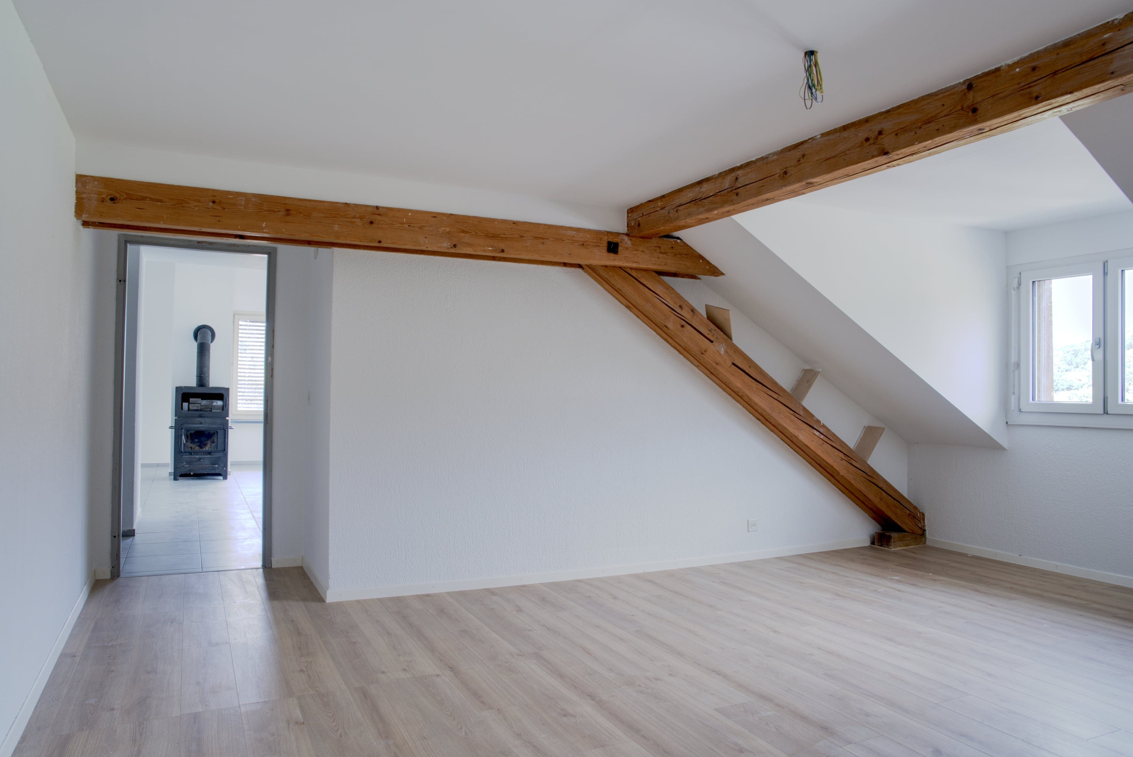 Teilsanierte Dachgeschosswohnung mit zusätzlichem Ausbaupotential - 10