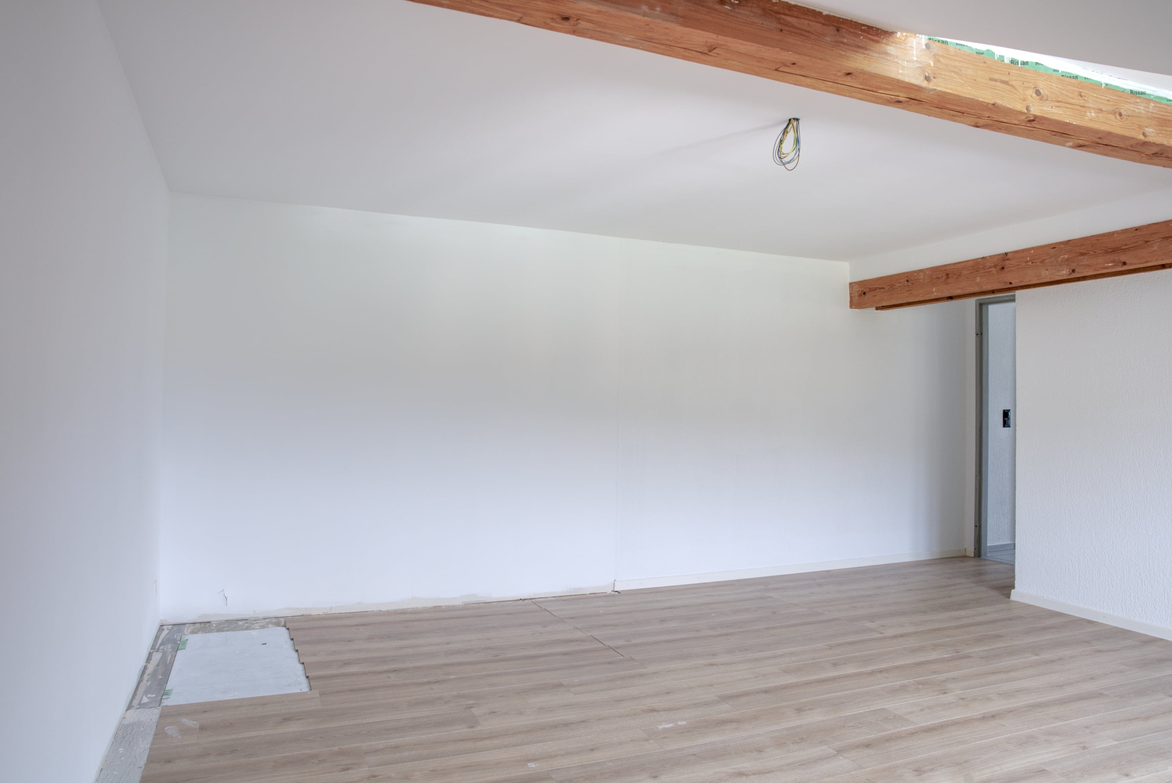 Teilsanierte Dachgeschosswohnung mit zusätzlichem Ausbaupotential - 9