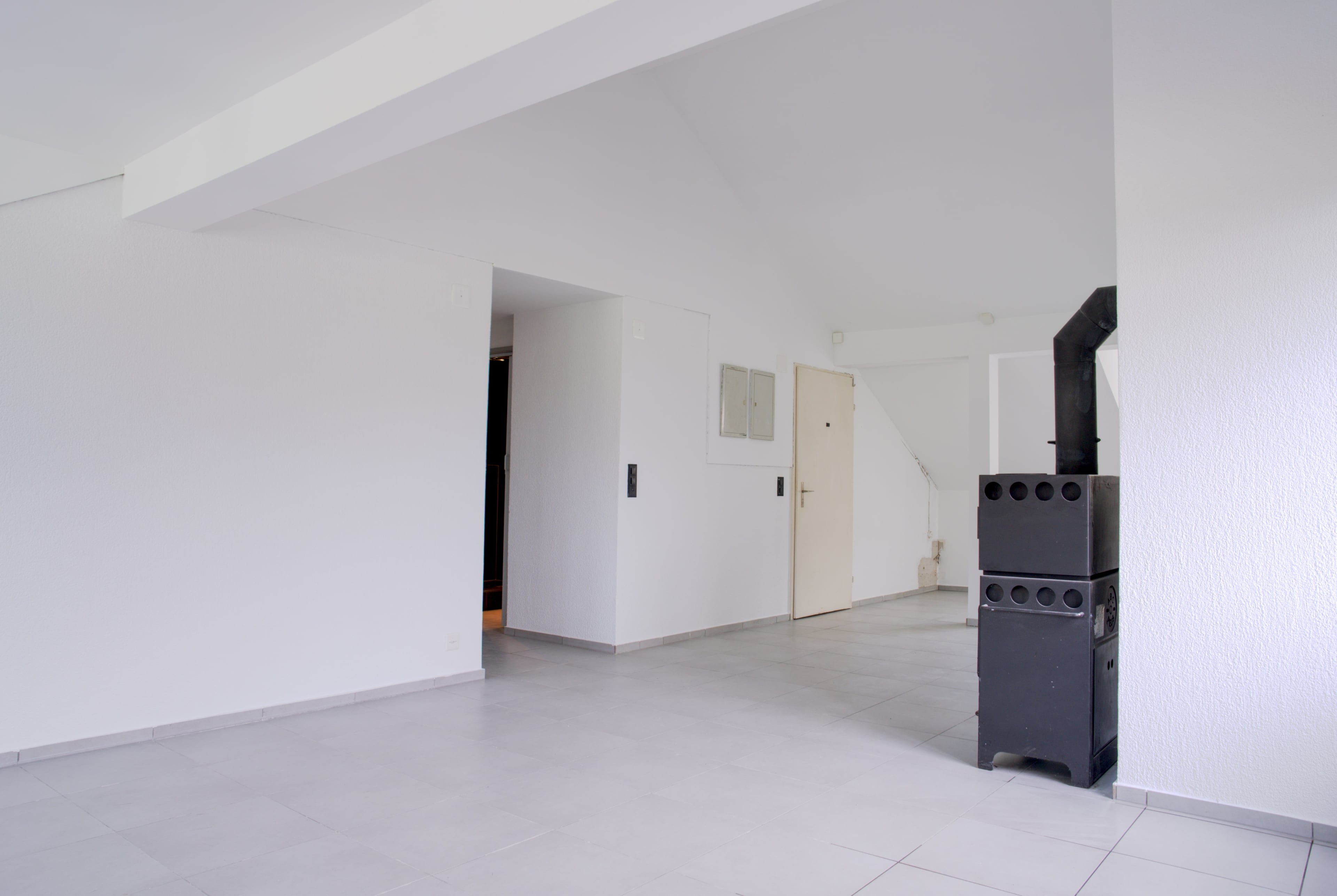 Teilsanierte Dachgeschosswohnung mit zusätzlichem Ausbaupotential - 2