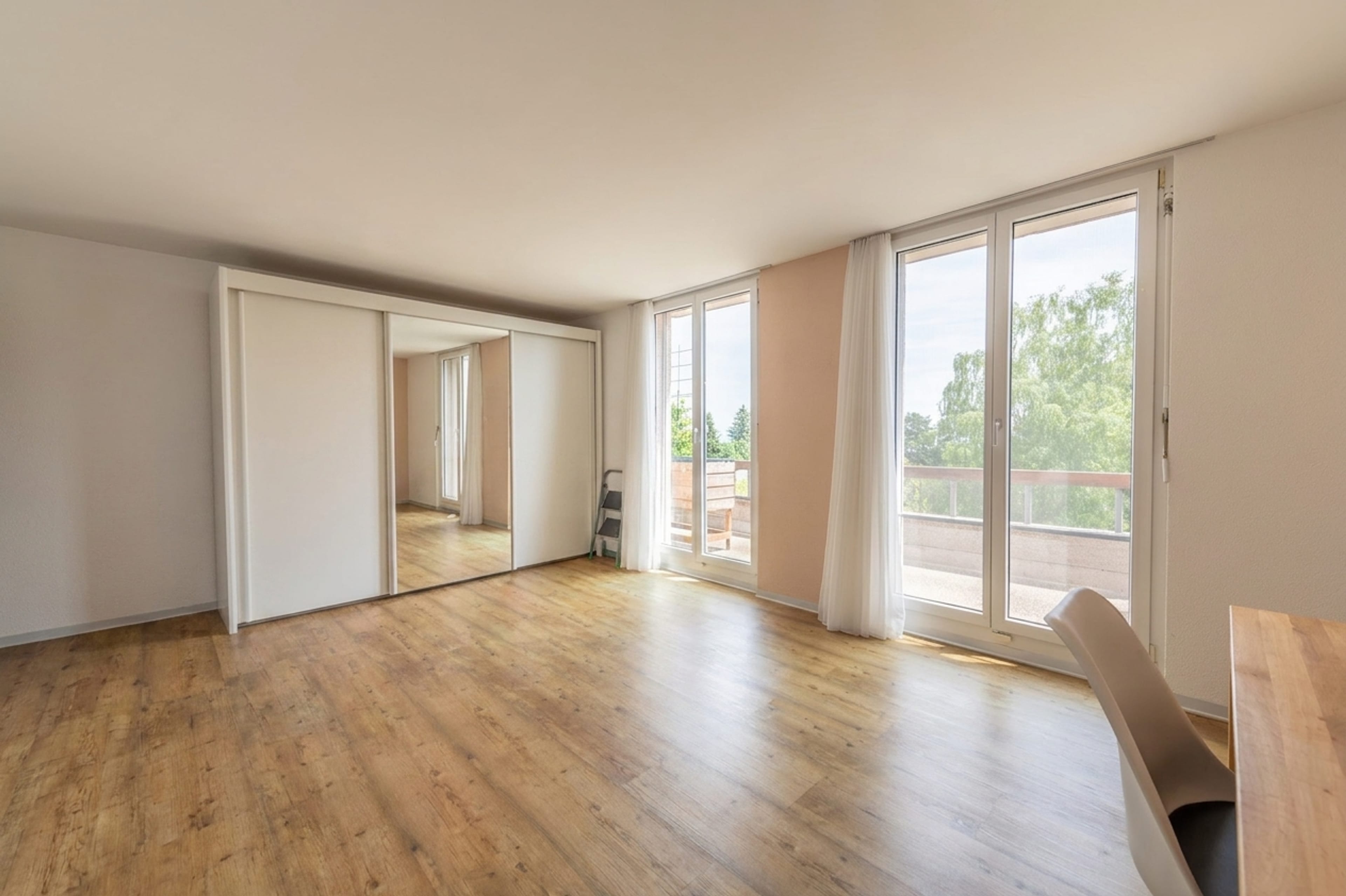 Hoch über Grenchen: Wohnglück mit Panorama & Terrasse - 10