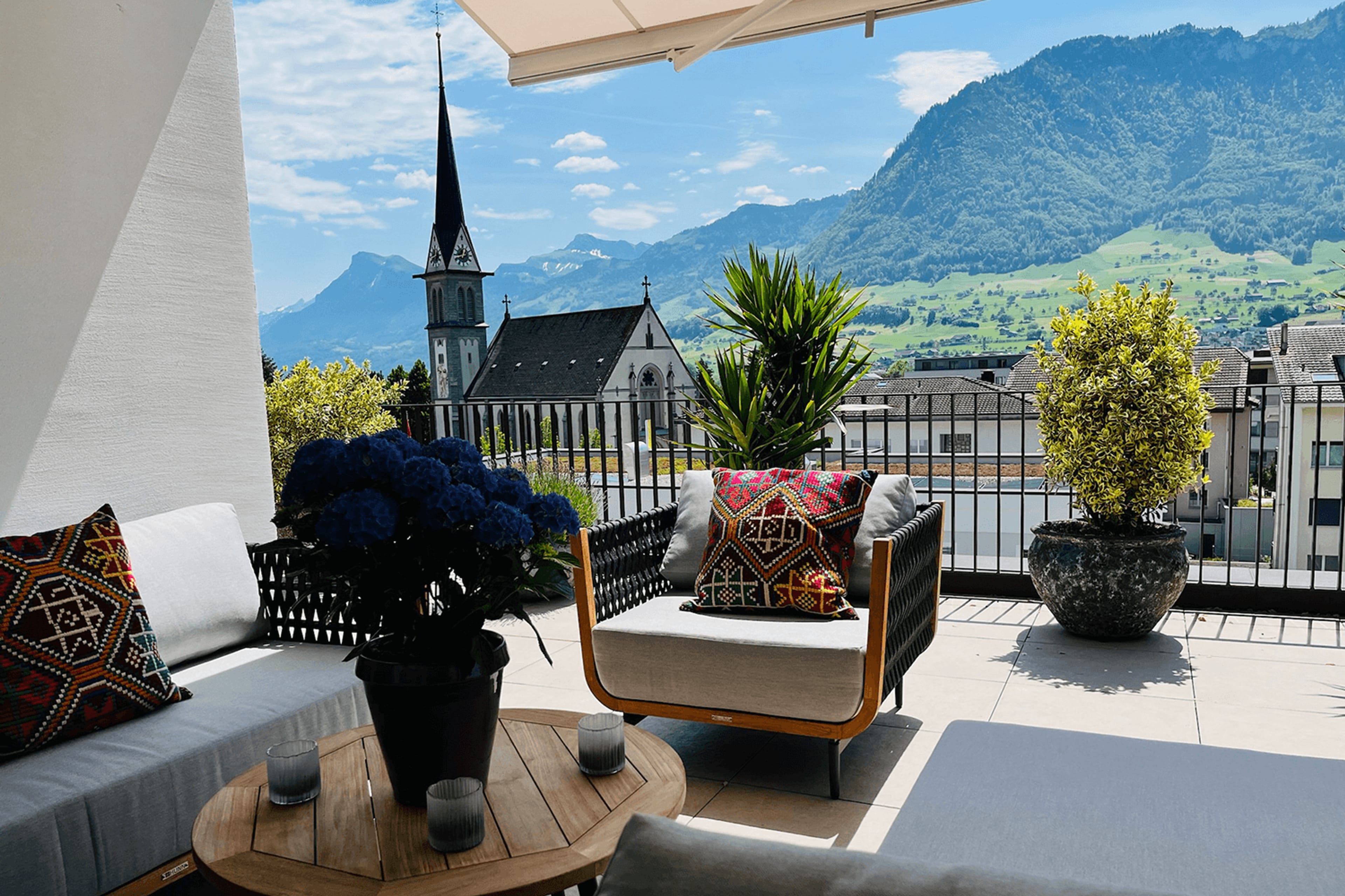5.5-Zi. Attika mit 112 m² Süd-Terrasse in Ennetbürgen mieten