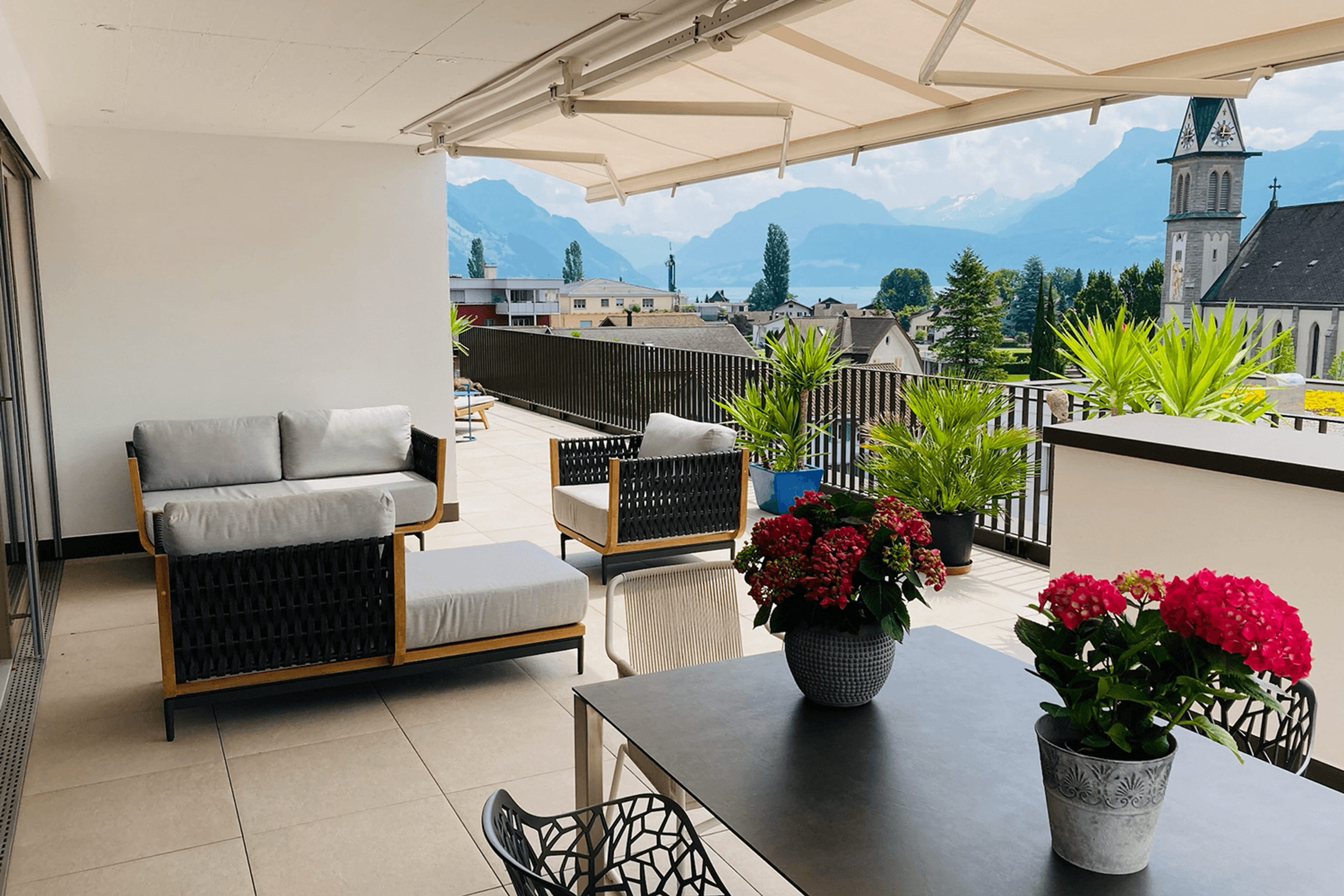 5.5-Zi. Attika mit 112 m² Süd-Terrasse in Ennetbürgen mieten - 5