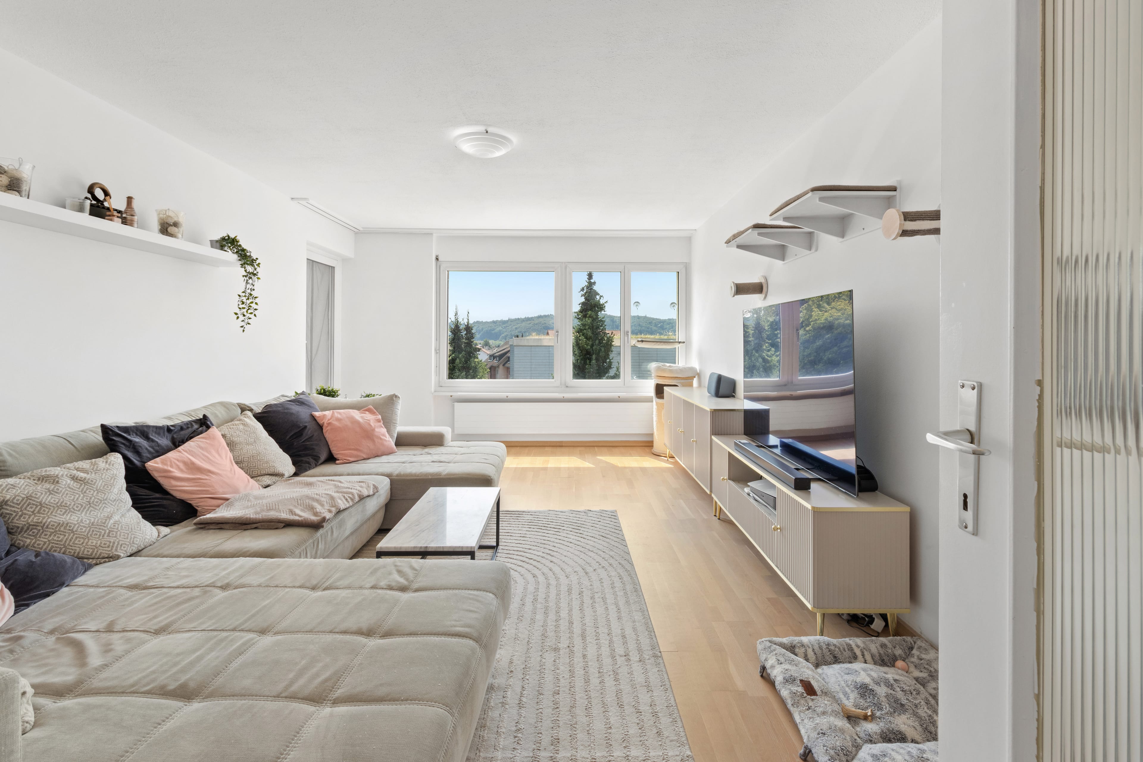 Helle 4.5-Zimmer-Wohnung mit Balkon in Beringen kaufen - Bild 2