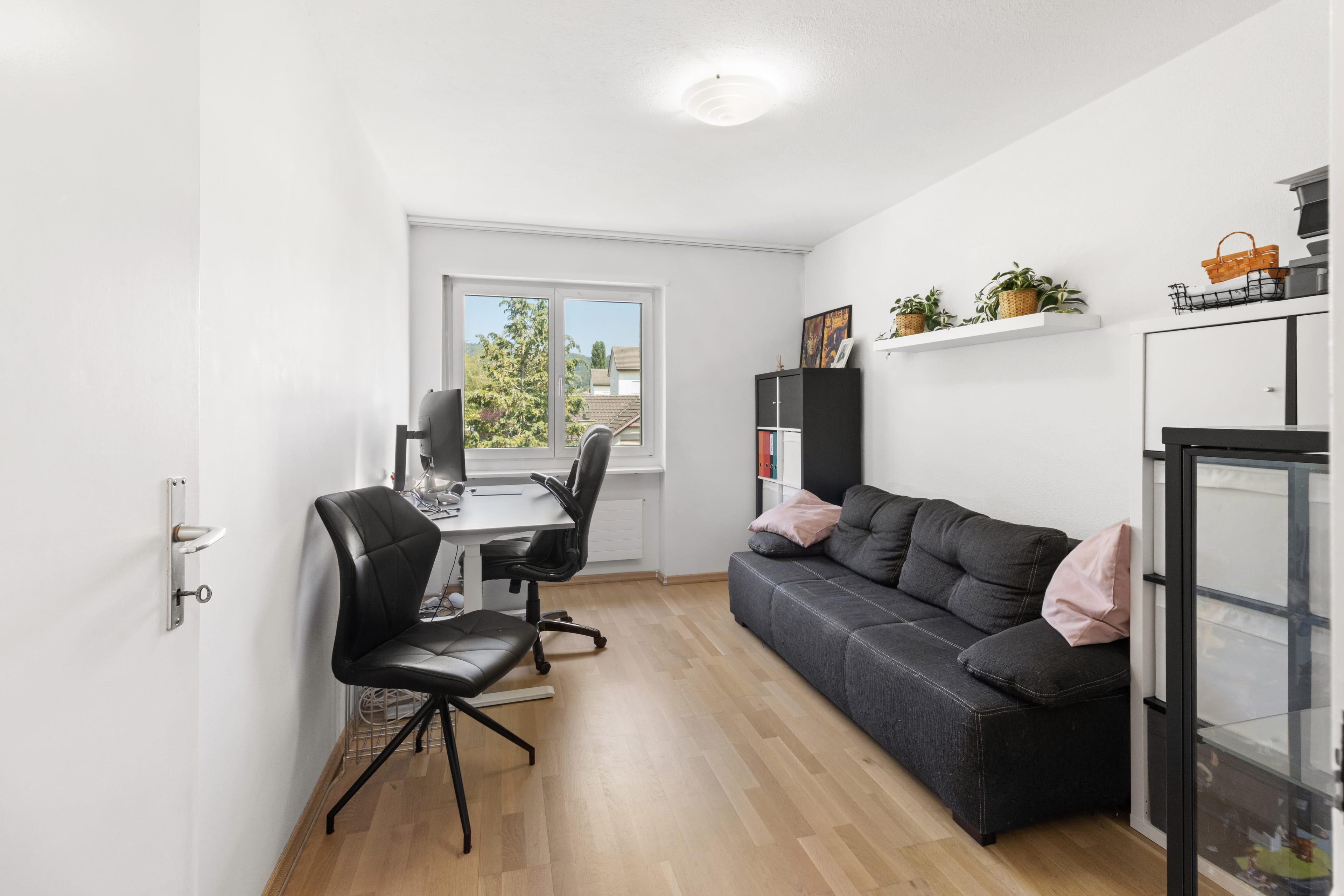 Helle 4.5-Zimmer-Wohnung mit Balkon in Beringen kaufen - Bild 4