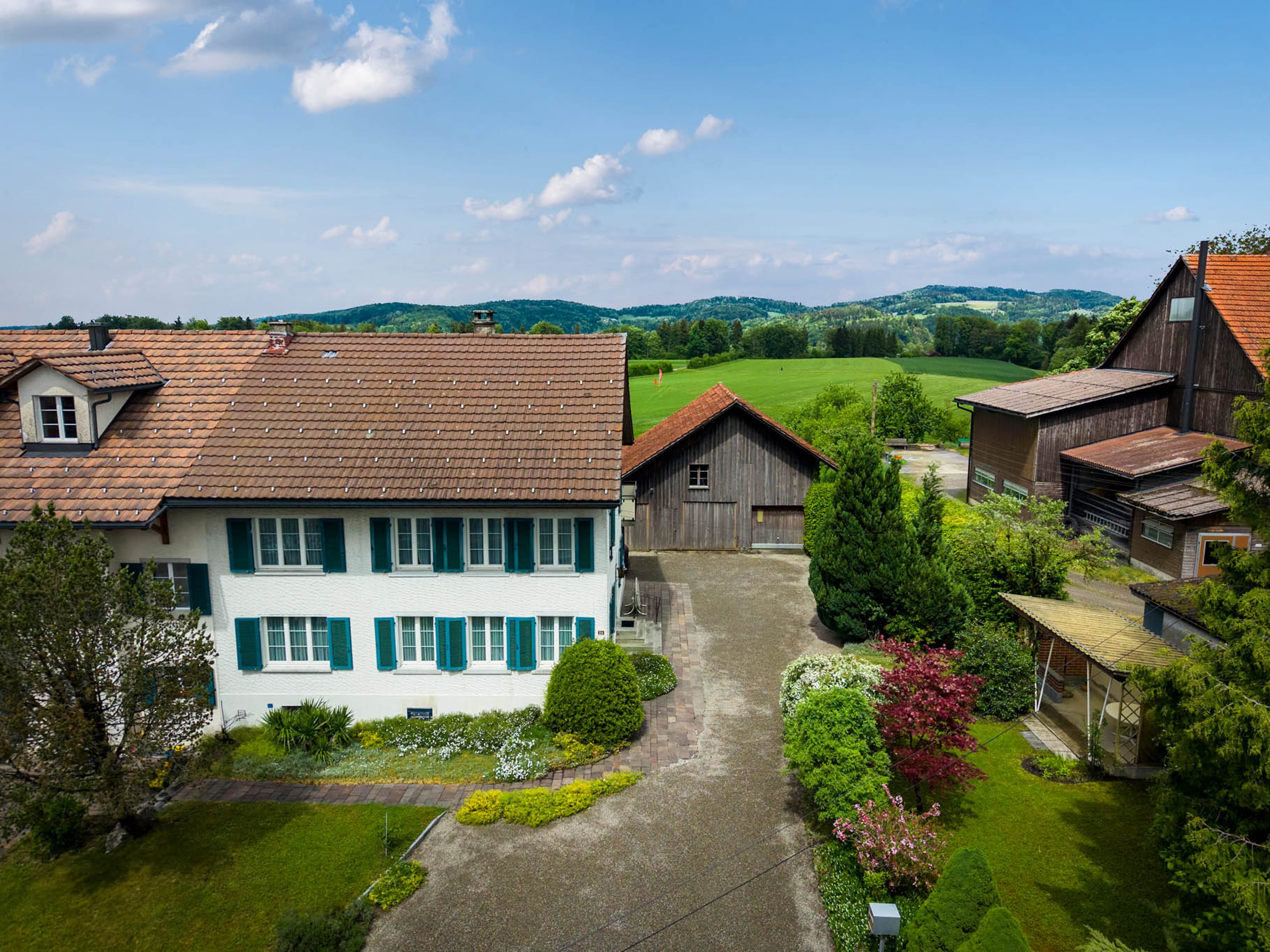9-Zimmer-Doppeleinfamilienhaus in Wildberg kaufen - Dorfrandlage - Bild 2