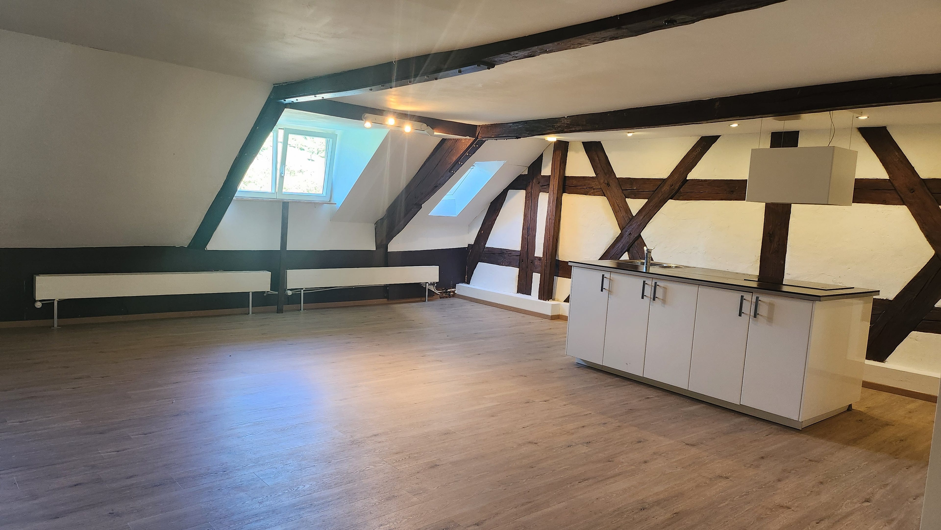 3.5-Zimmer-Dachwohnung mit Charme in Kaiserstuhl mieten - 2