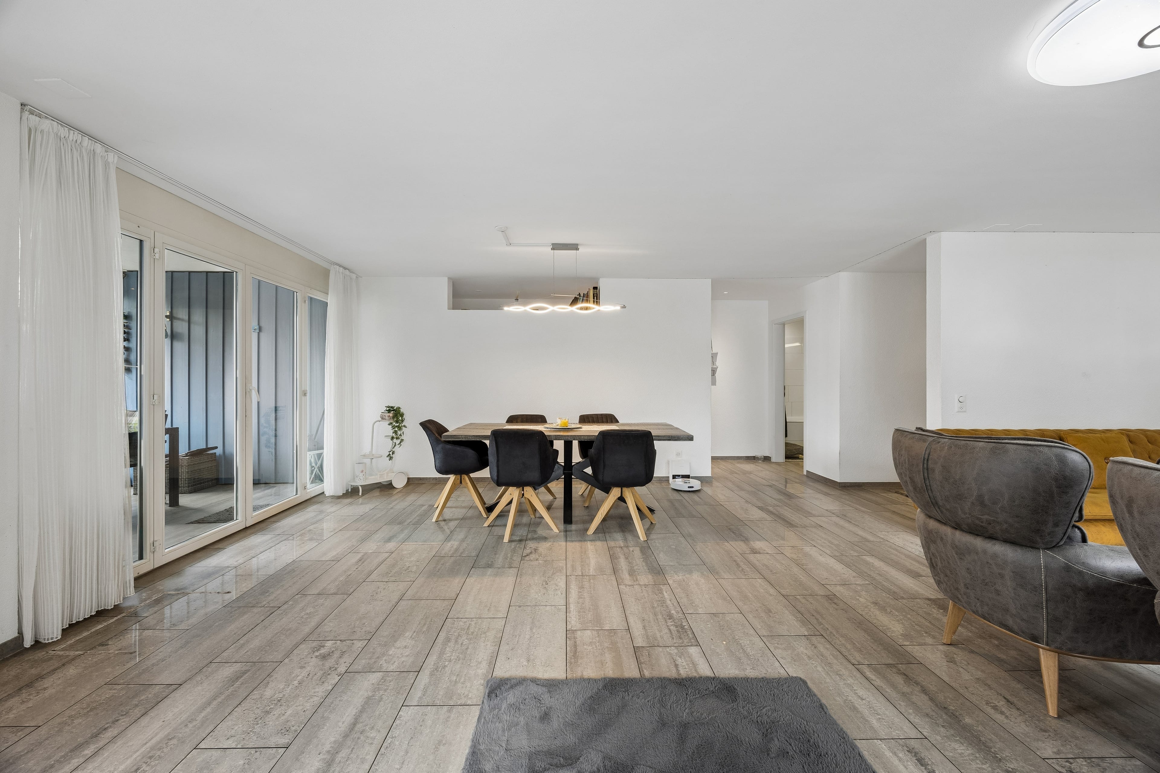 Ihr neues Zuhause im Grünen: 158 m² Wohngenuss auf einer Etage – stilvoll und modern - 3