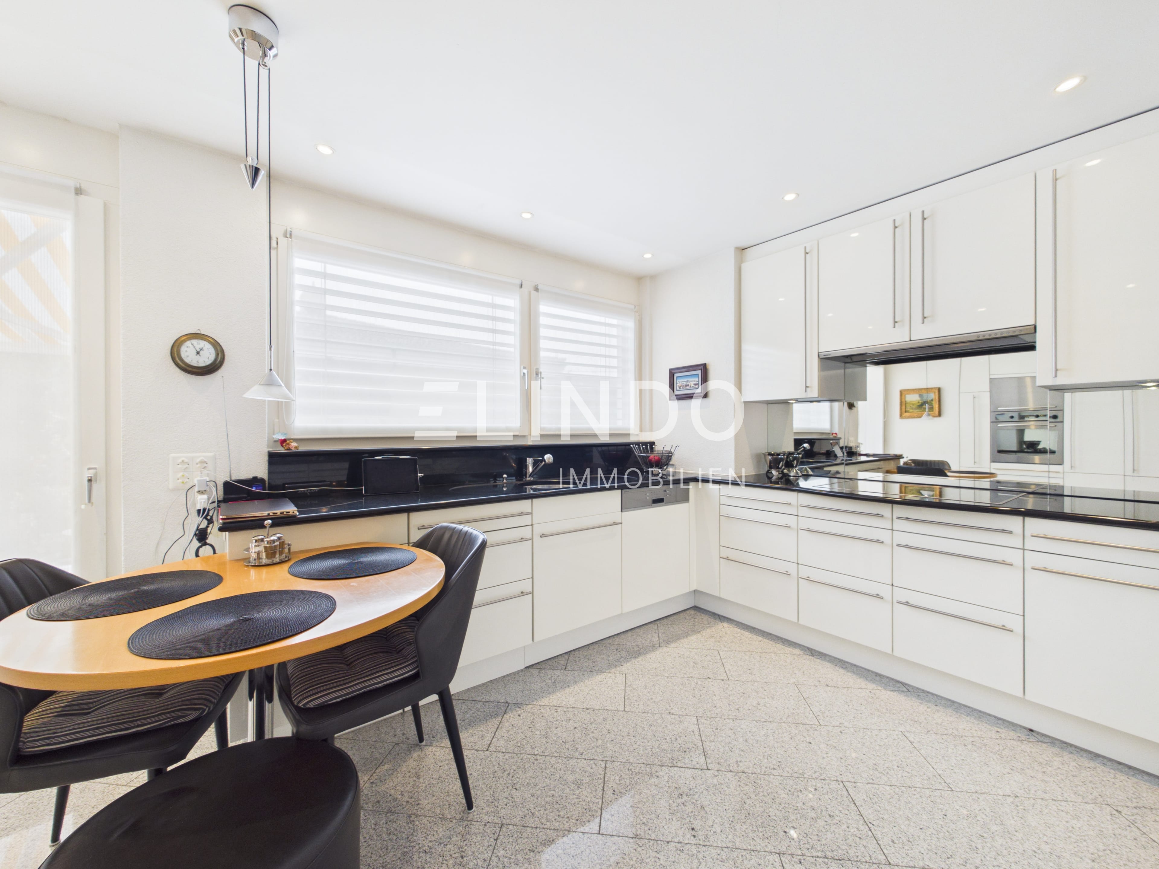 Grosszügige Terrassenwohnung mit Doppelgarage - Bild 5
