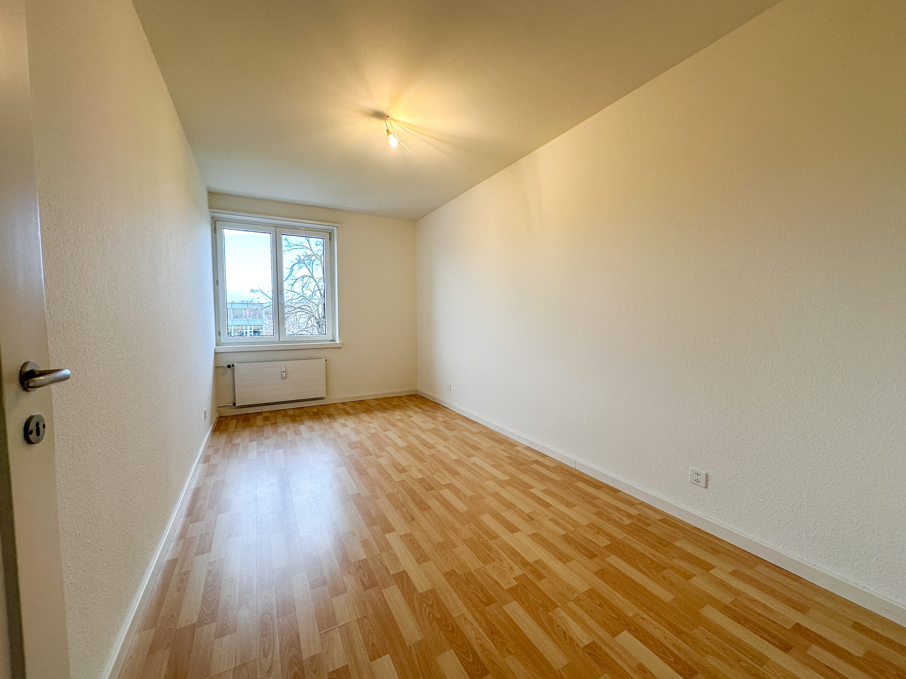 Helle 3-Zimmer-Dachwohnung mit Balkon nähe Wasgenring zu vermieten - 4