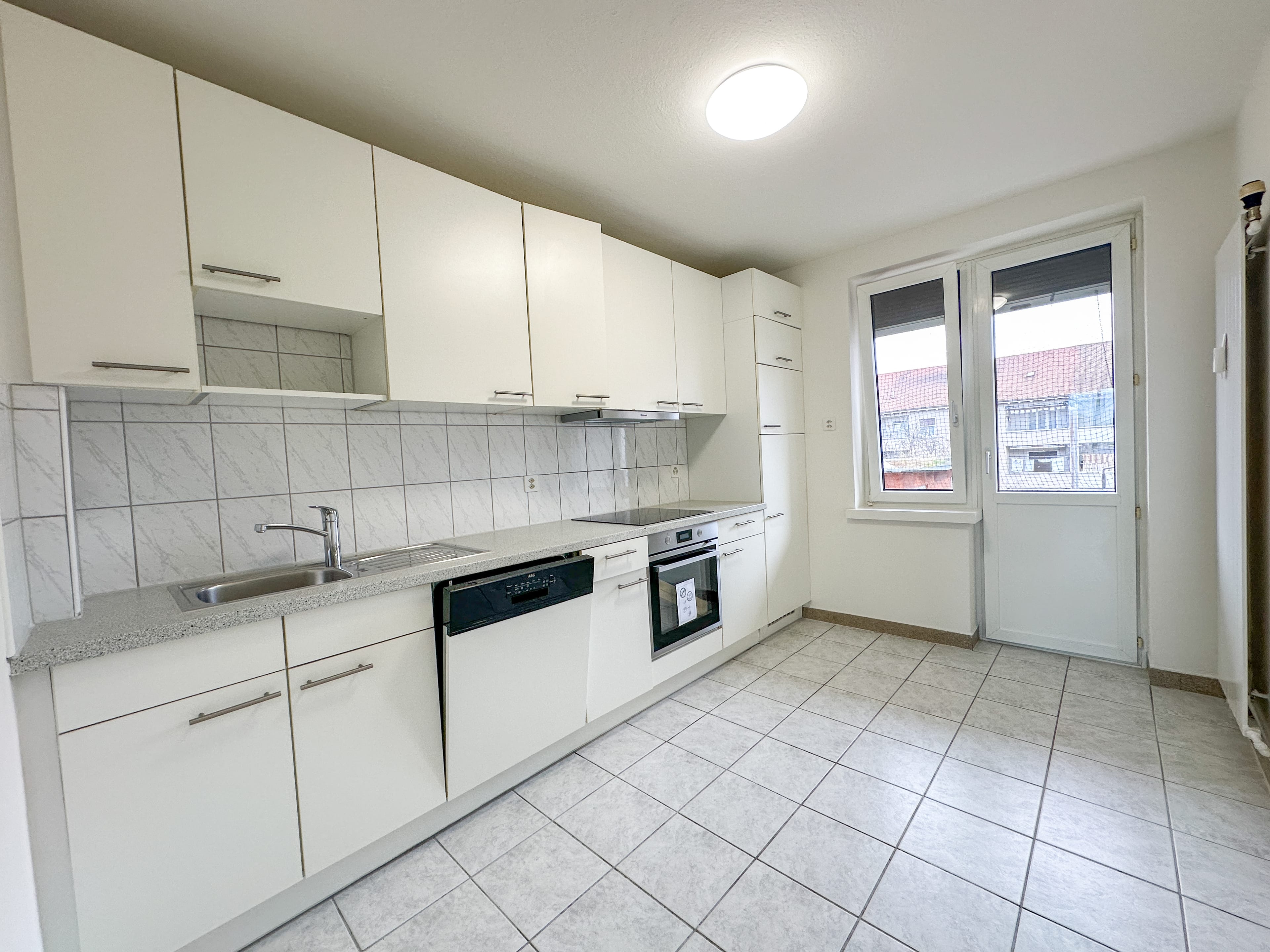 Helle 3-Zimmer-Dachwohnung mit Balkon nähe Wasgenring zu vermieten