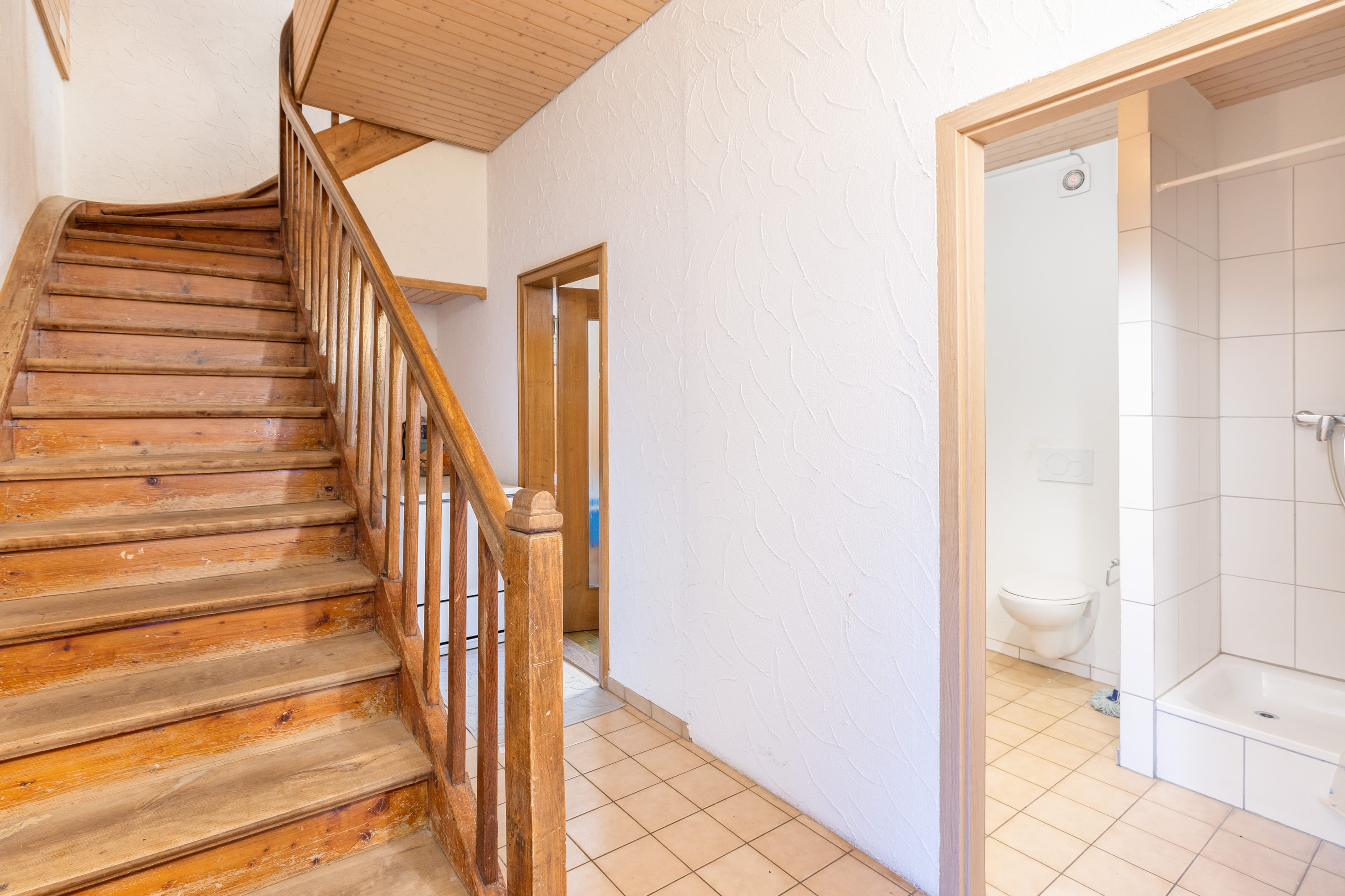 Mehrfamilienhaus mit Garten und Potential - Bild 2