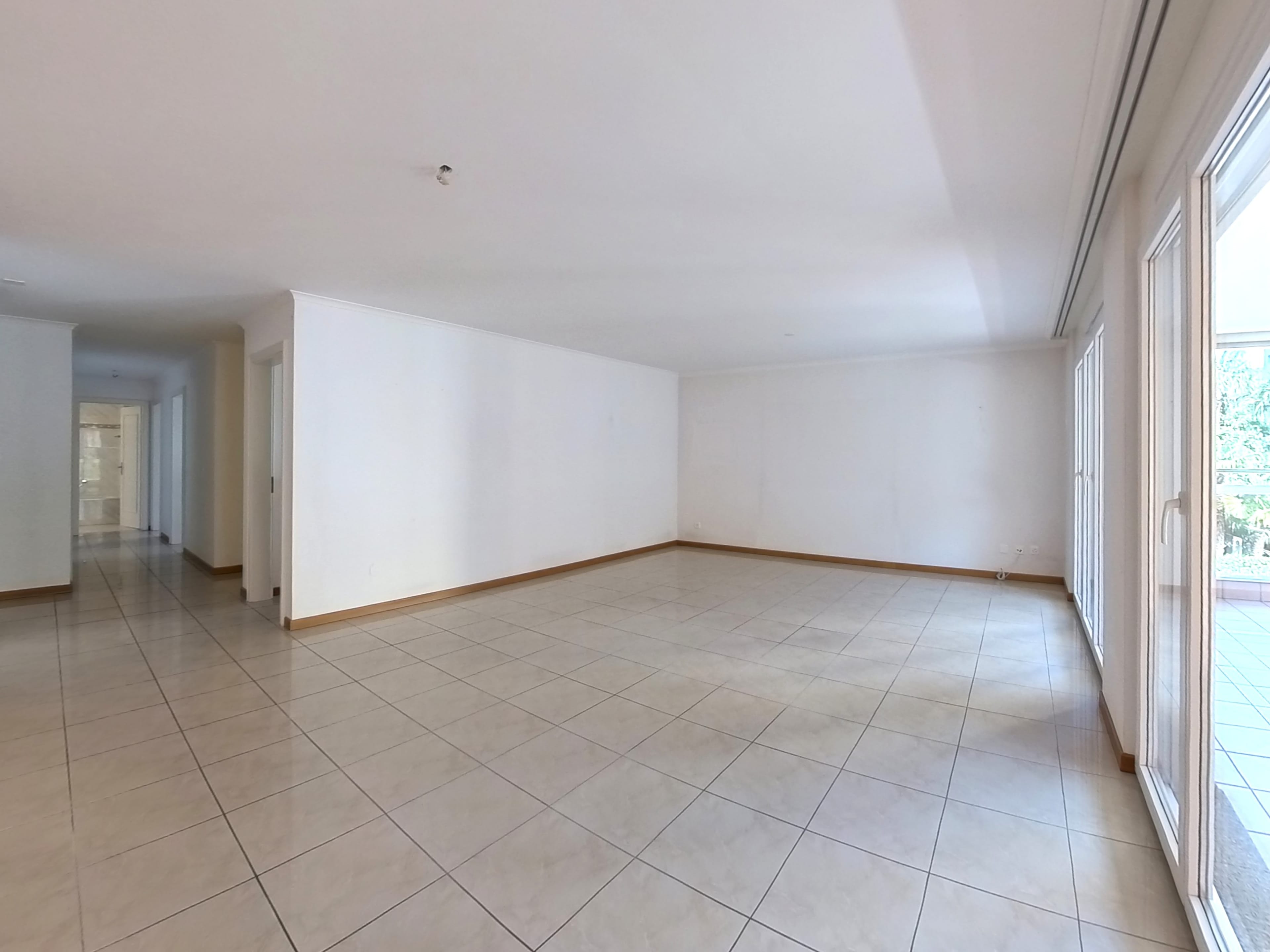 Helle 4.5-Zimmer-Wohnung mit 3 Balkonen, seenah in Locarno - Bild 2
