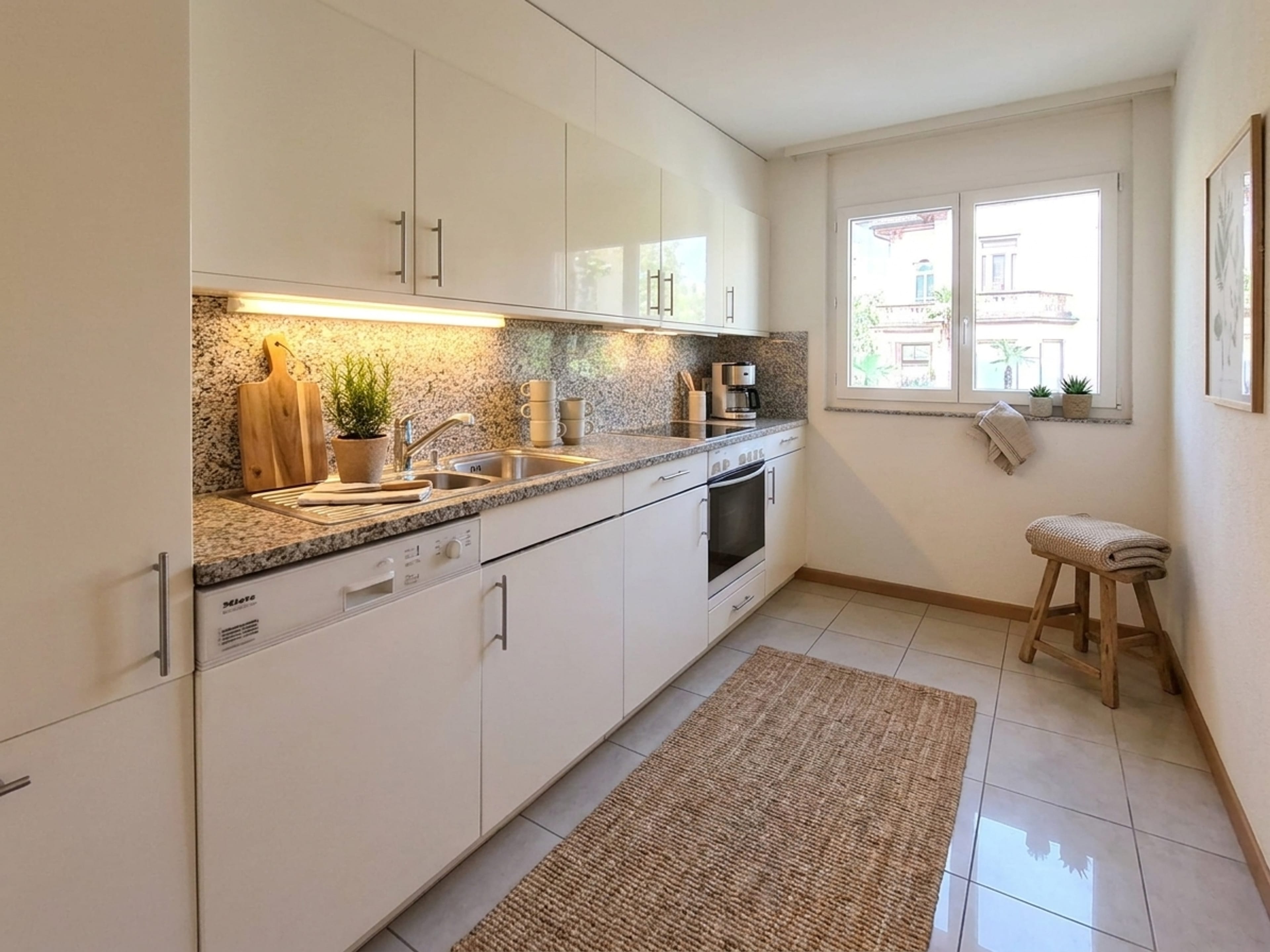 Helle 4.5-Zimmer-Wohnung mit 3 Balkonen, seenah in Locarno - Bild 5