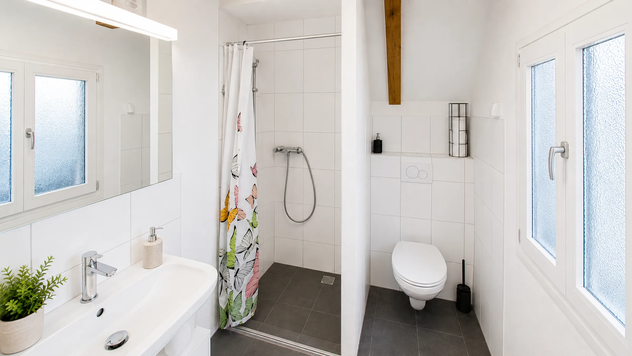 2 Häuser mit 8-Zimmer und grosser Terrasse in Kollbrunn zu verkaufen - 8