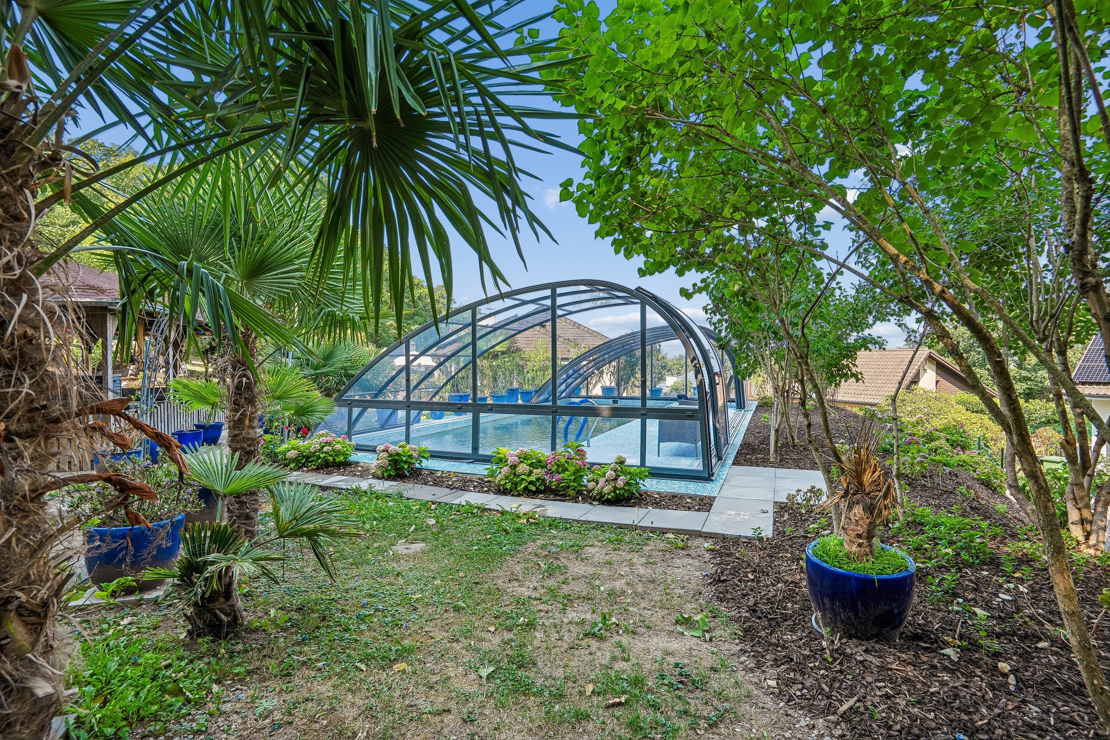 7-Zimmer-Villa mit Parkgarten und Pool in Hüttikon