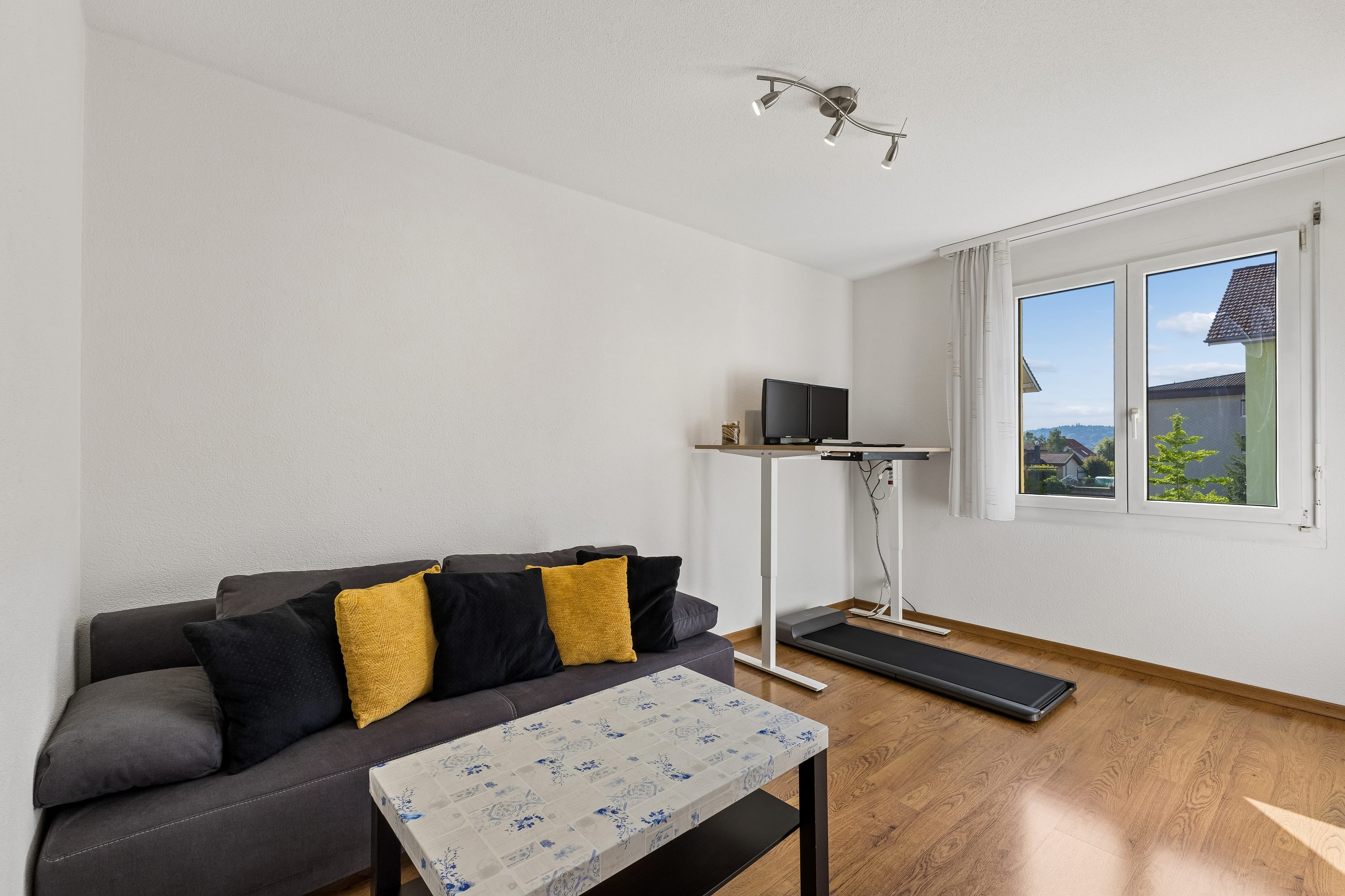 4.5-Zimmer-Wohnung mit Cheminée und drei Parkplätzen - 9
