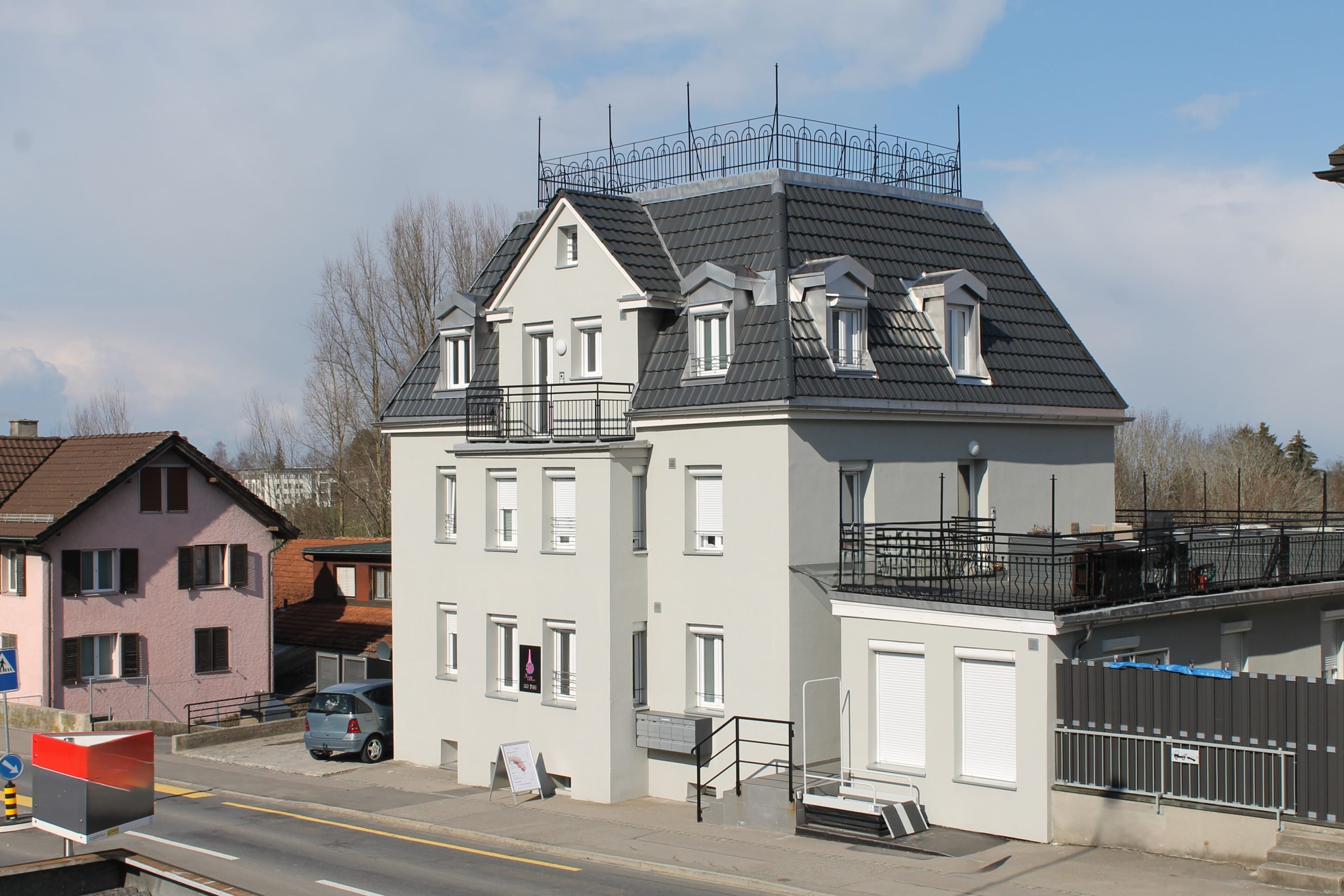 Neuwertiges Mehrfamilienhaus mit 9 Einheiten in Wittenbach kaufen - Bild 1