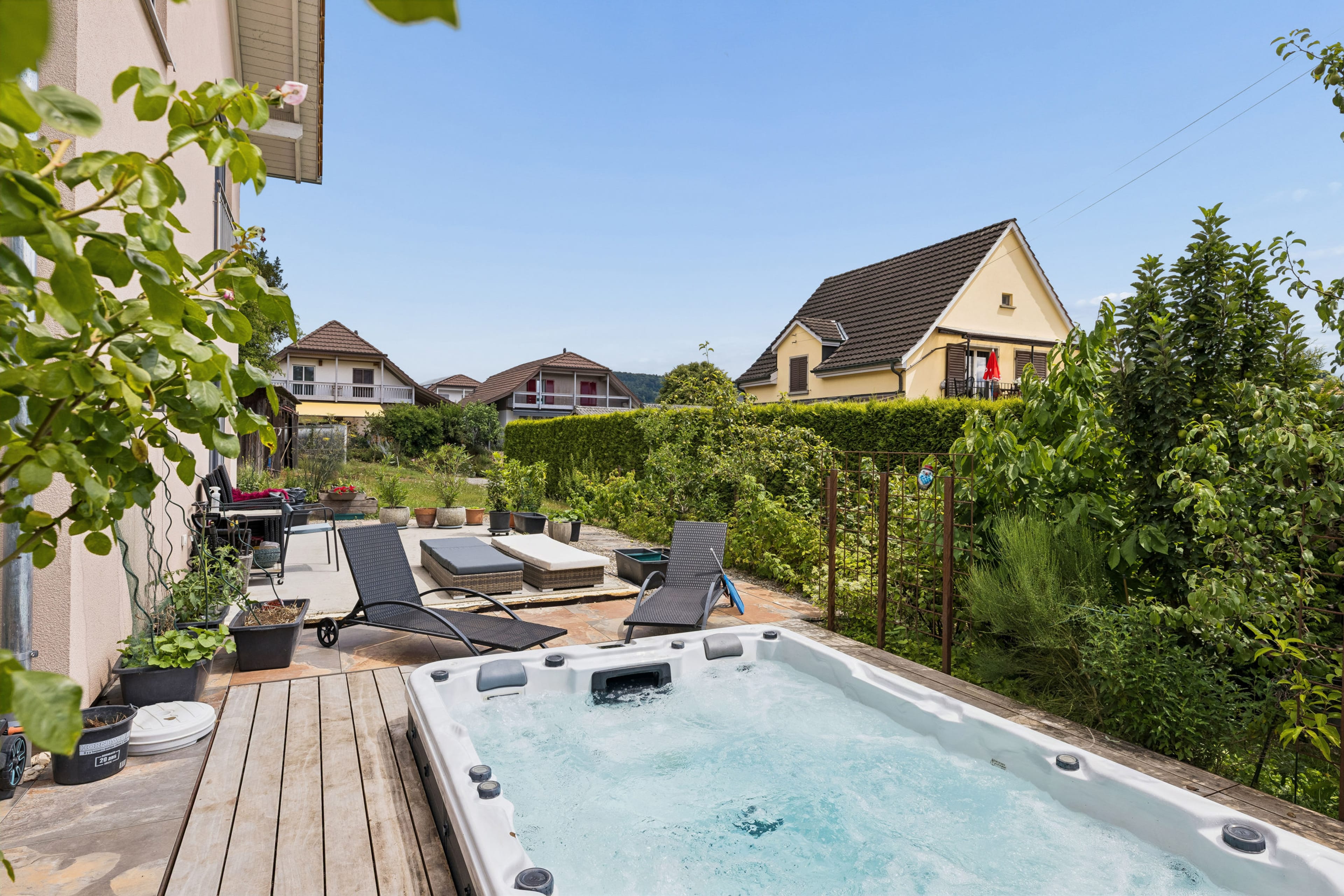 CHF 600'000 unter Schätzwert: 9-Zi-Haus, Jg. 2021 - 11