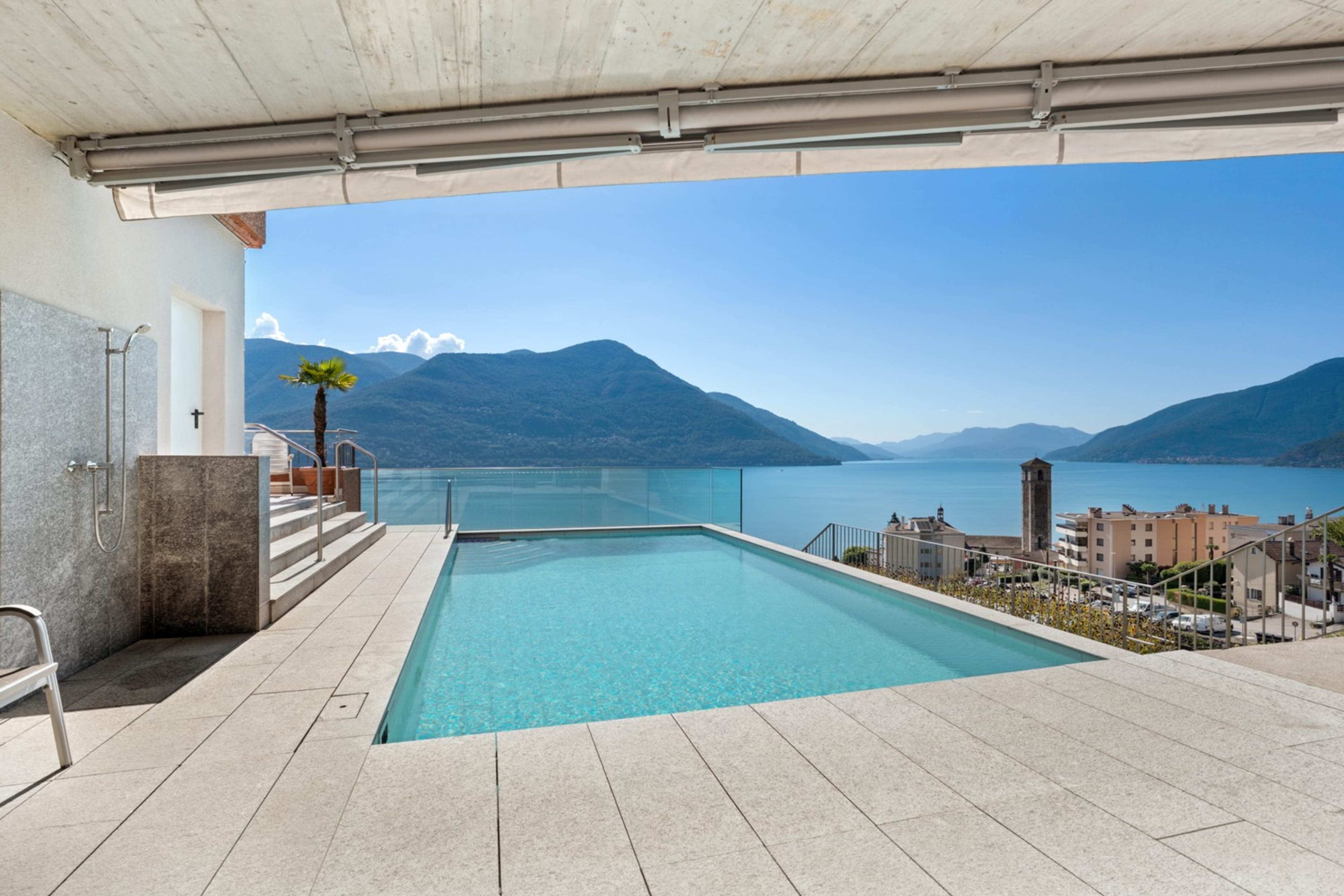 2.5-Zimmer-Attikawohnung mit Panoramasicht in Brissago kaufen