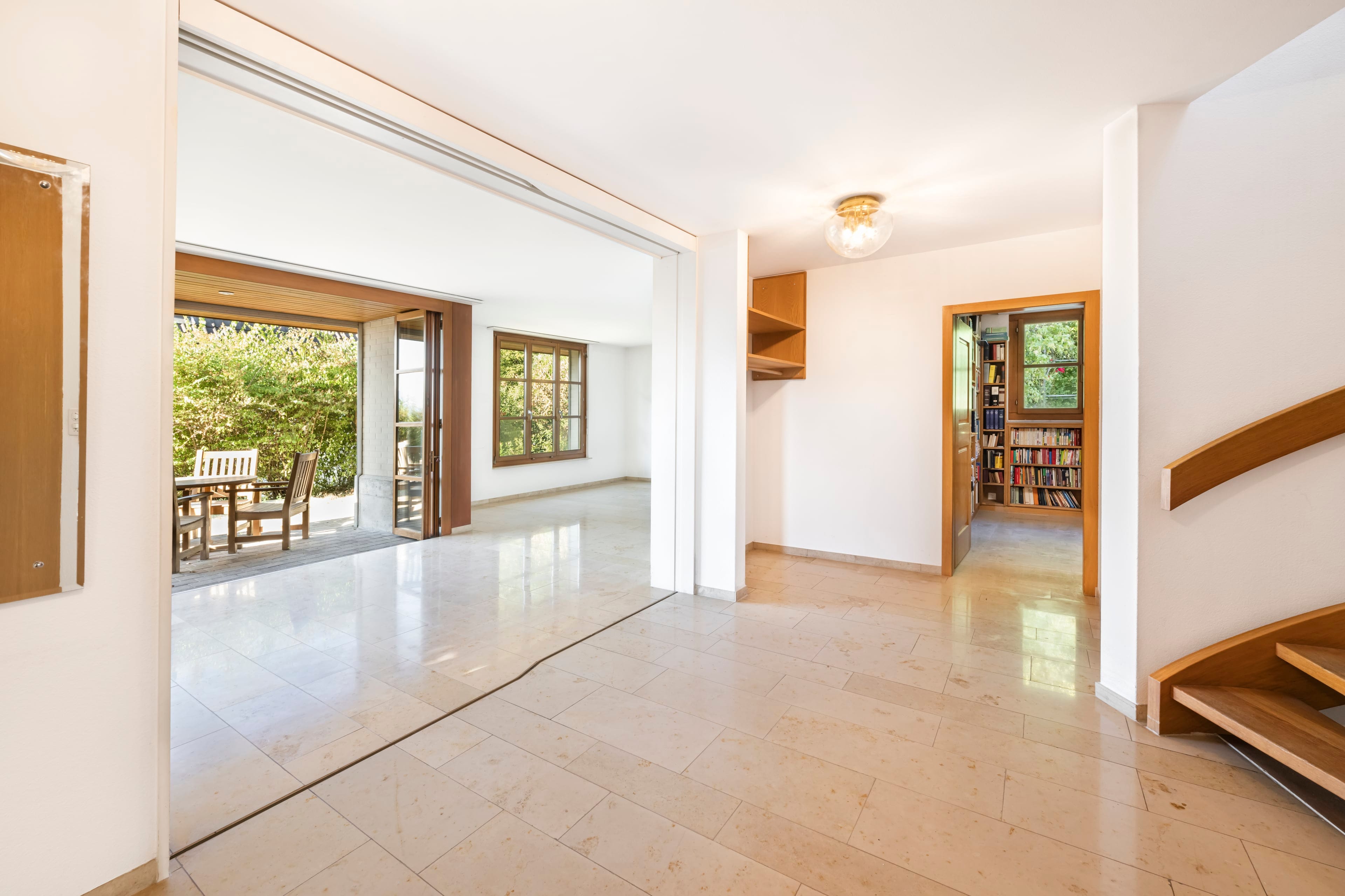 Freistehendes Einfamilienhaus mit viel Privatsphäre, grosszügigem Garten und besonderem Charakter - Bild 6
