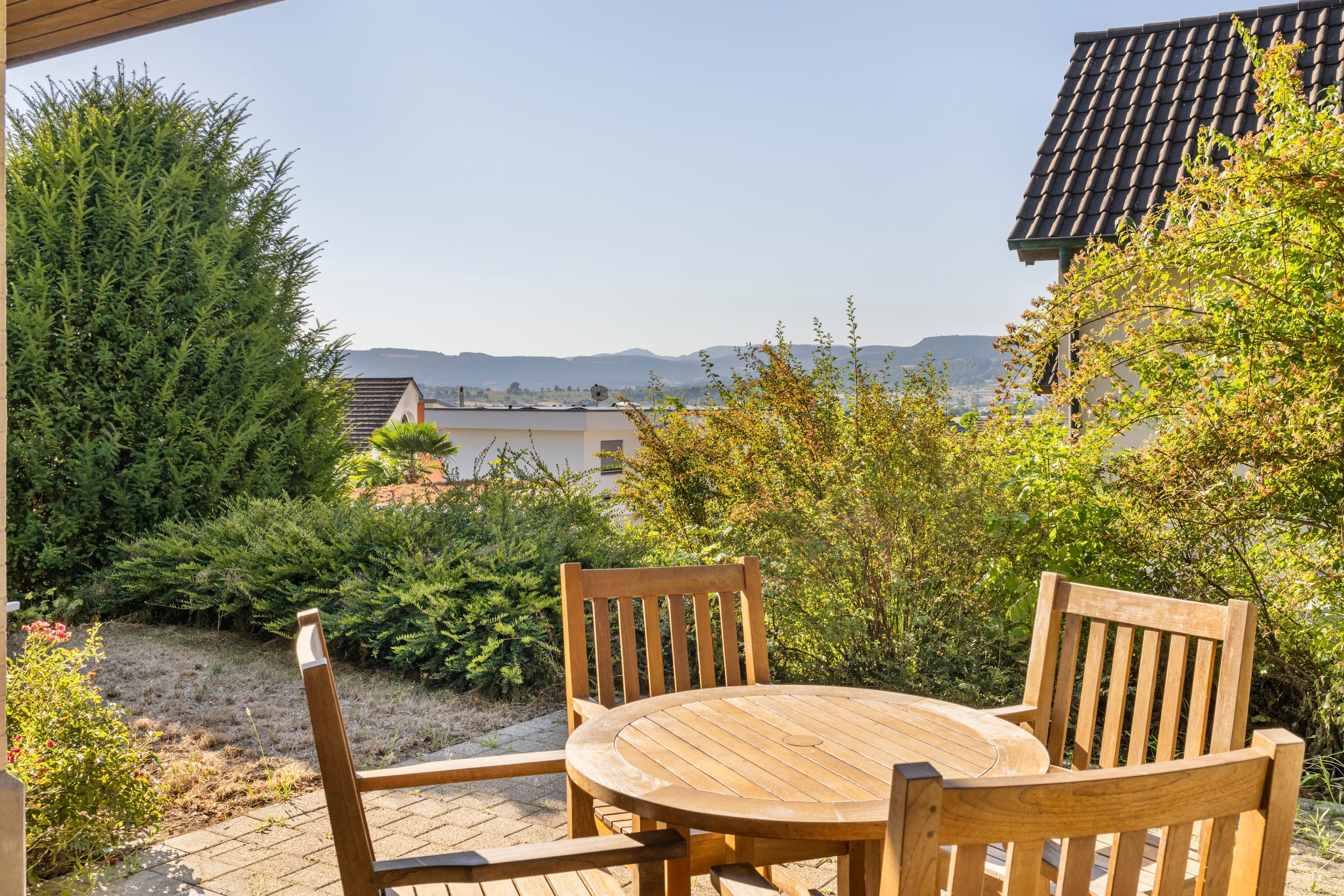 Freistehendes Einfamilienhaus mit viel Privatsphäre, grosszügigem Garten und besonderem Charakter - Bild 2