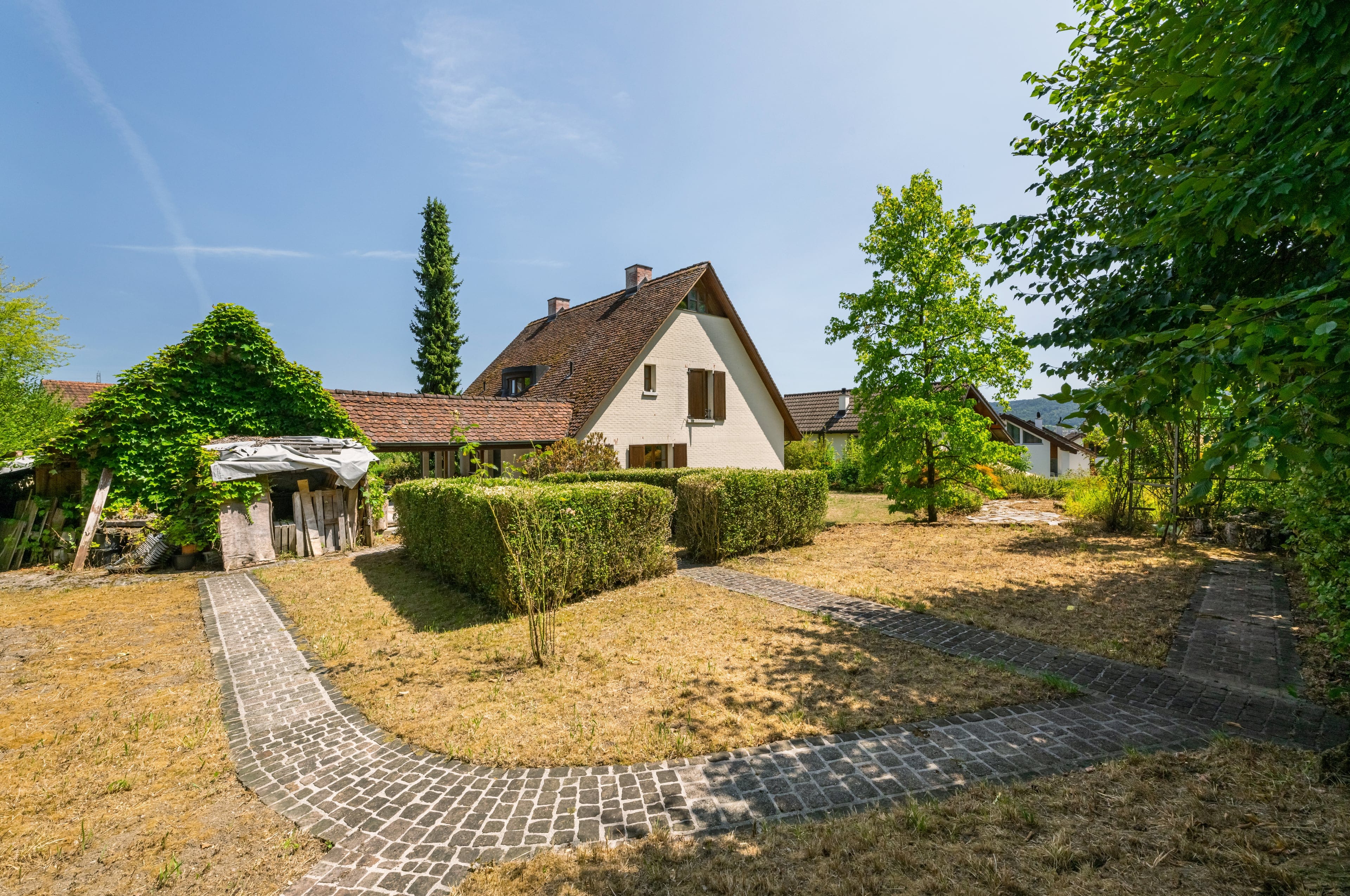 Freistehendes Einfamilienhaus mit viel Privatsphäre, grosszügigem Garten und besonderem Charakter - 11