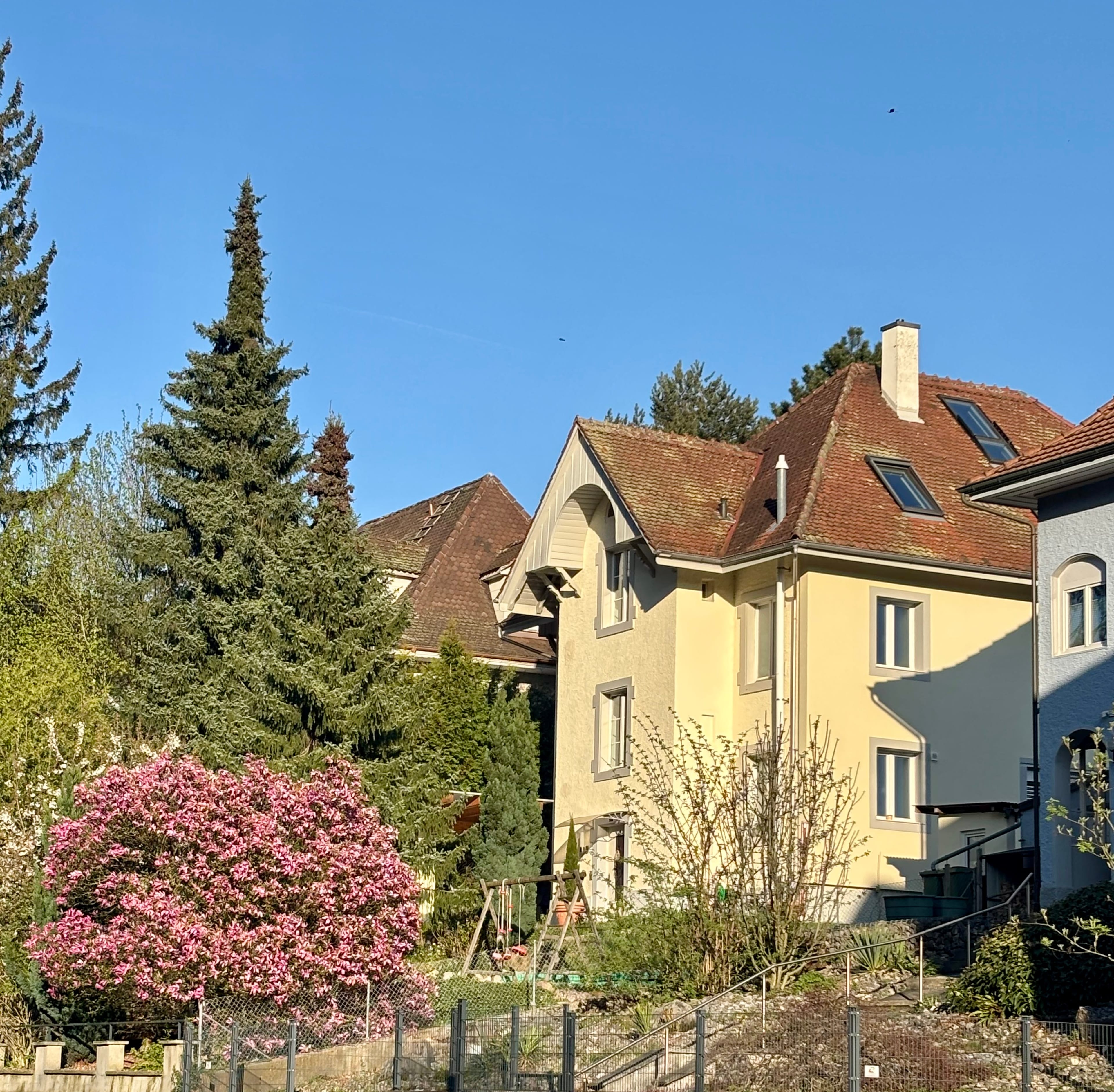 Drei Wohnungen, Garten & besondere Extras – vielseitiges Wohnhaus in Grenchen - Bild 1