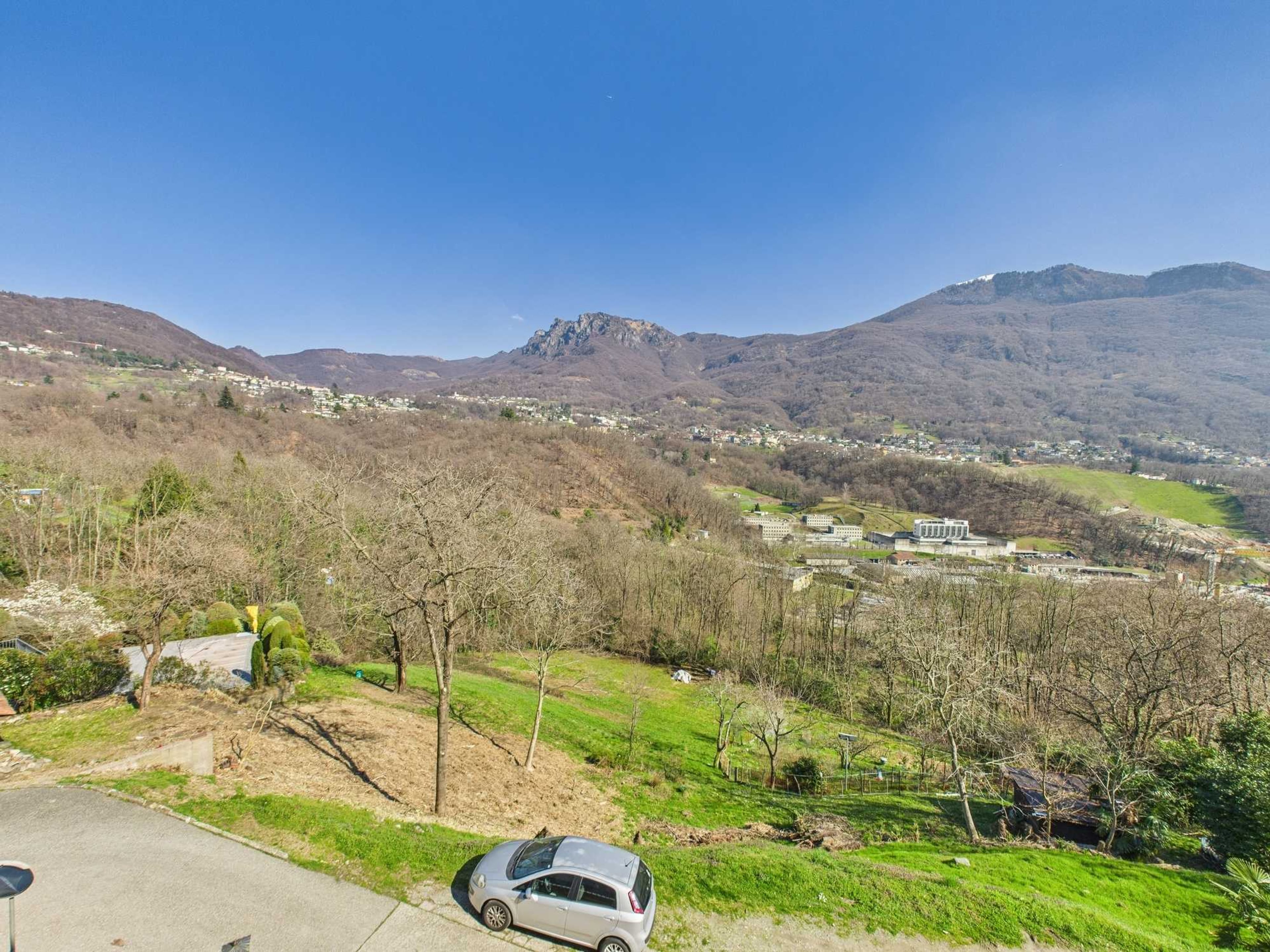 Attico 4.5 locali con vista monti a Lugaggia - 10