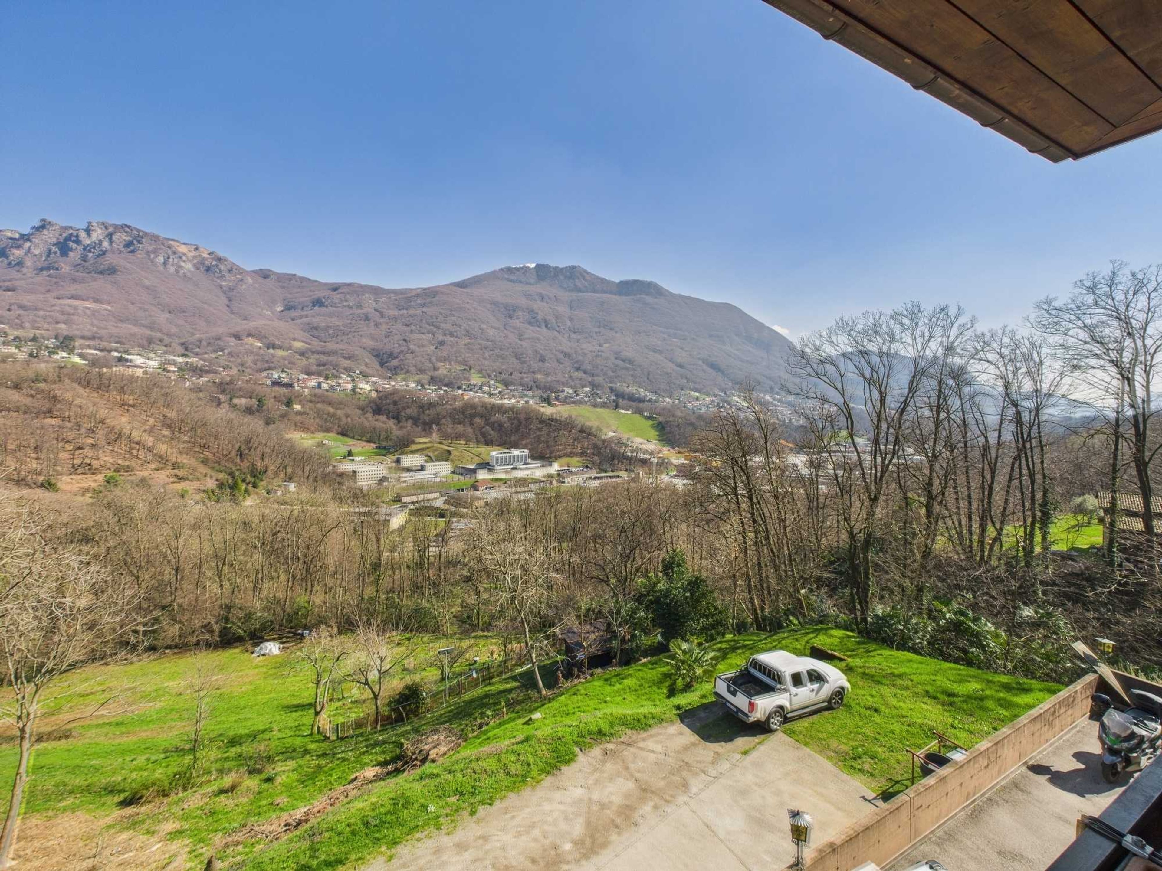 Attico 4.5 locali con vista monti a Lugaggia - 9