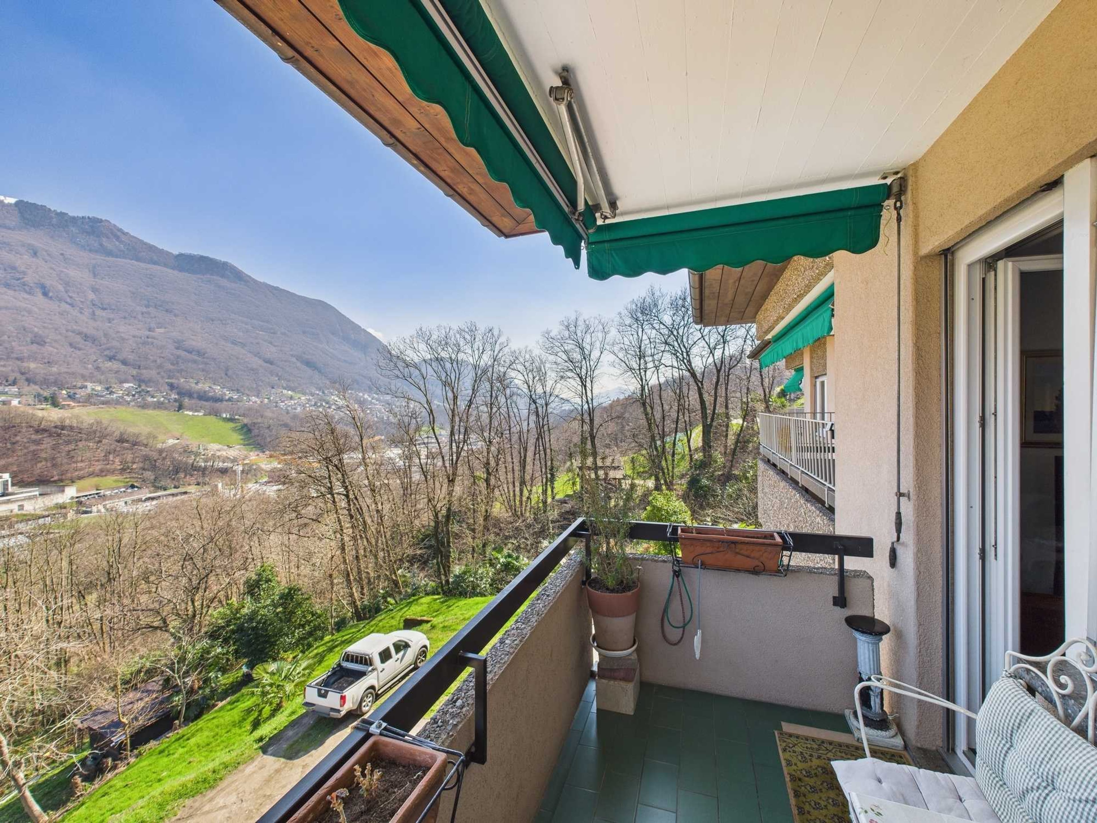 Attico 4.5 locali con vista monti a Lugaggia - 8