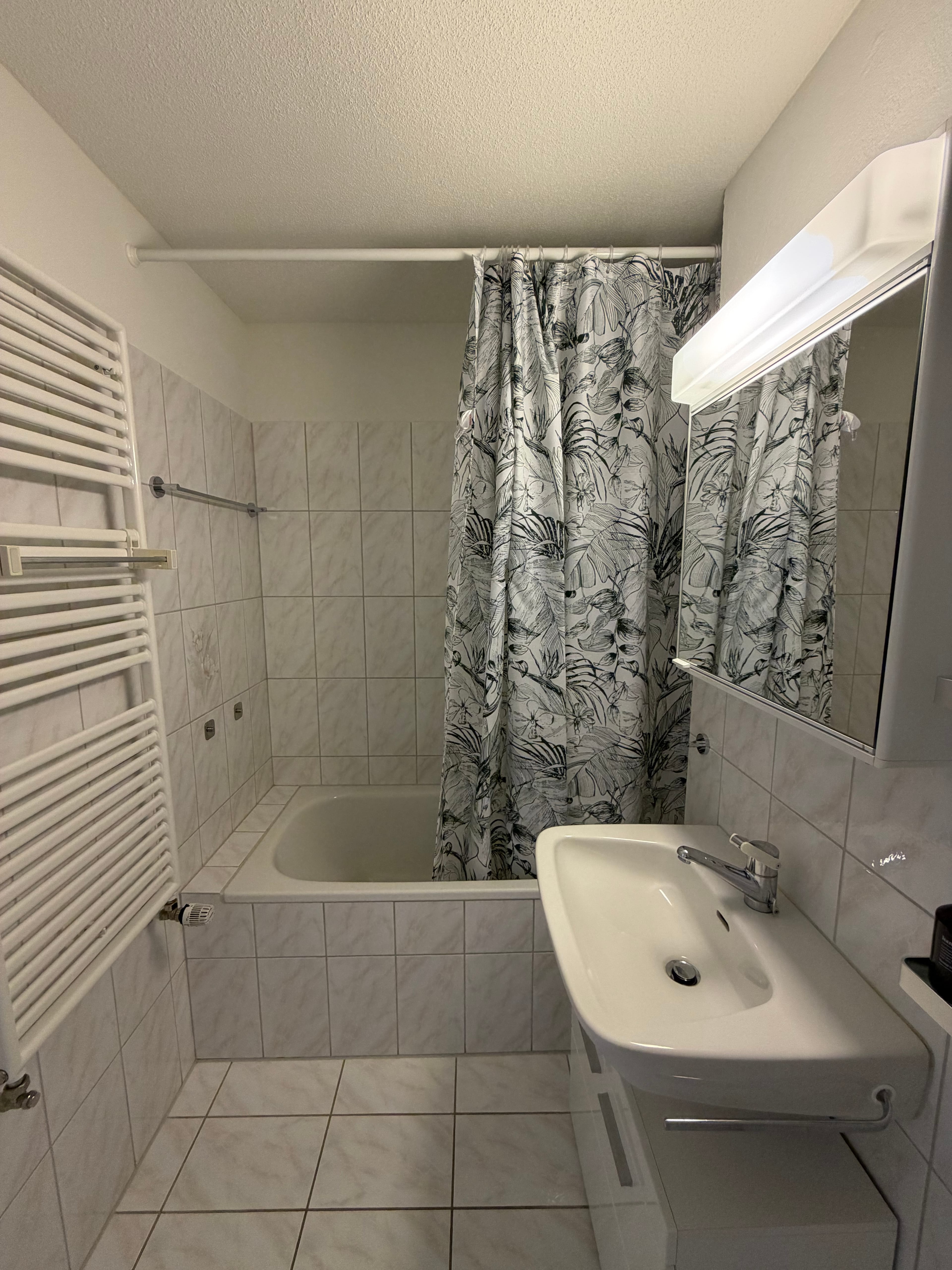 Frisch renovierte 2.5-Zimmer-Wohnung mit Balkon in Litzirüti - 2