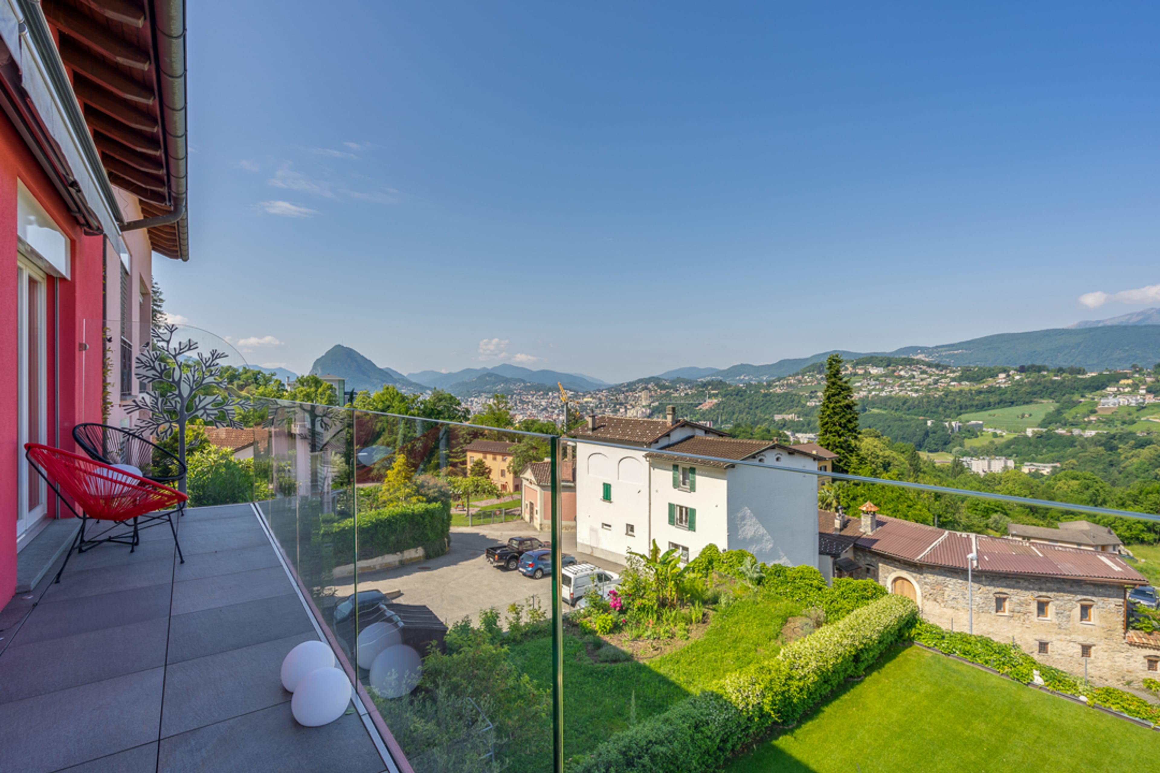Villa 5.5 locali con vista e giardino a Davesco-Soragno