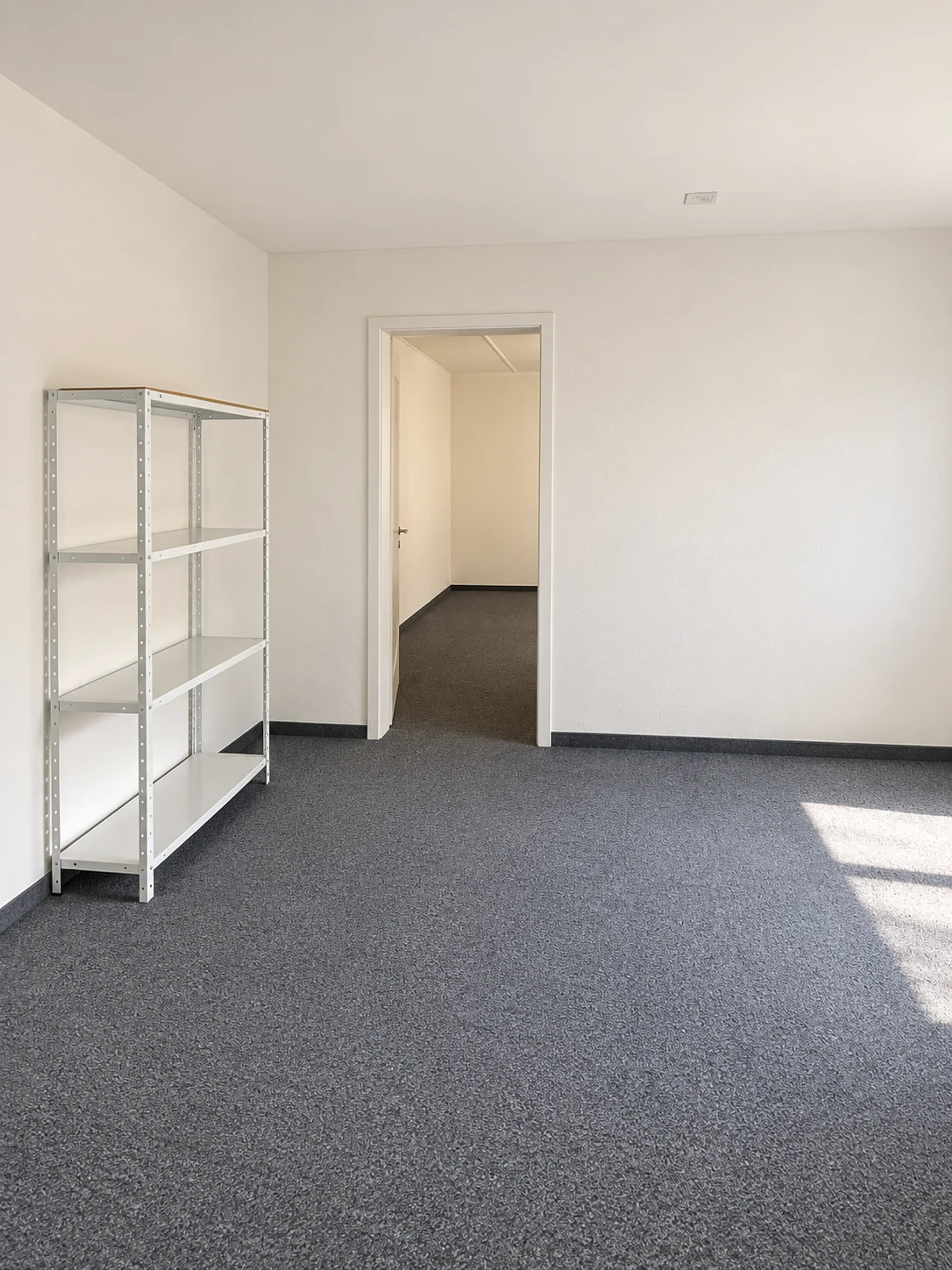 6-Zimmer-Einfamilienhaus mit 761 m² Grundstück in Wabern bei Bern – sanierungsbedürftig, mit viel Spielraum - 4