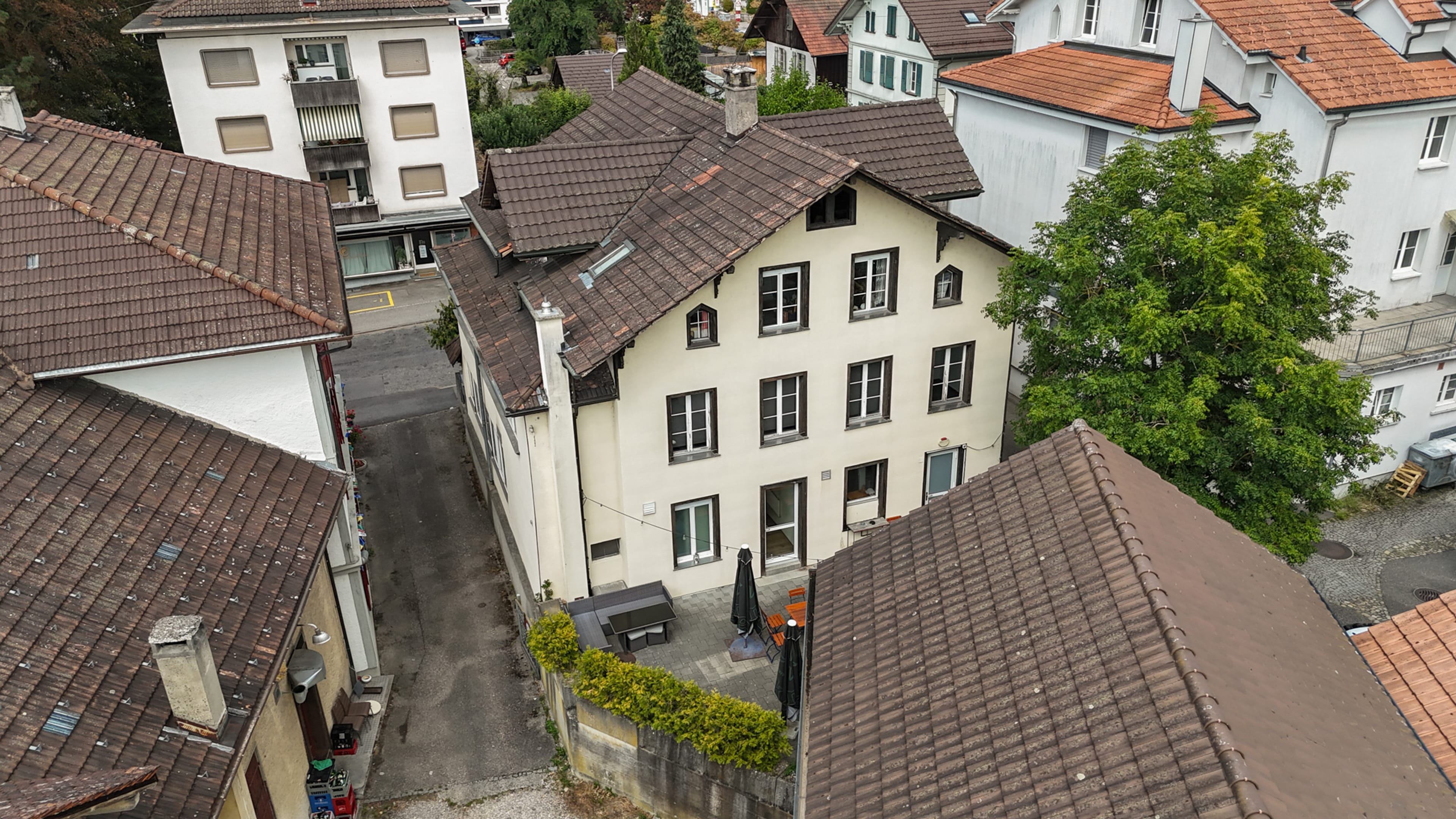 Wo Wohnen auf Gewerbe trifft – Vielseitige Liegenschaft mit Restaurant & Lagergebäude - 35
