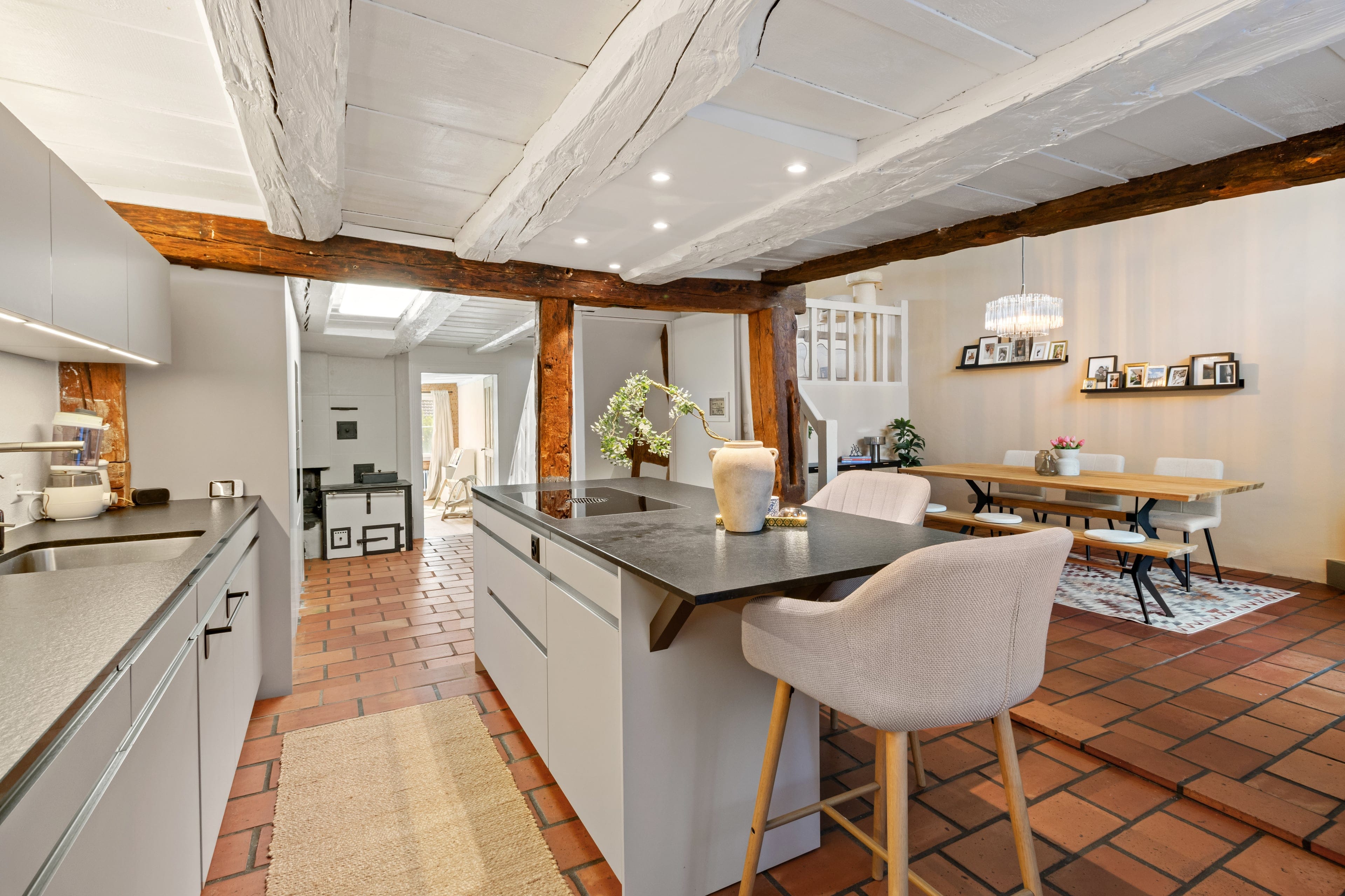 7-Zimmer Reihenhaus mit Charme in Wilchingen kaufen - 2