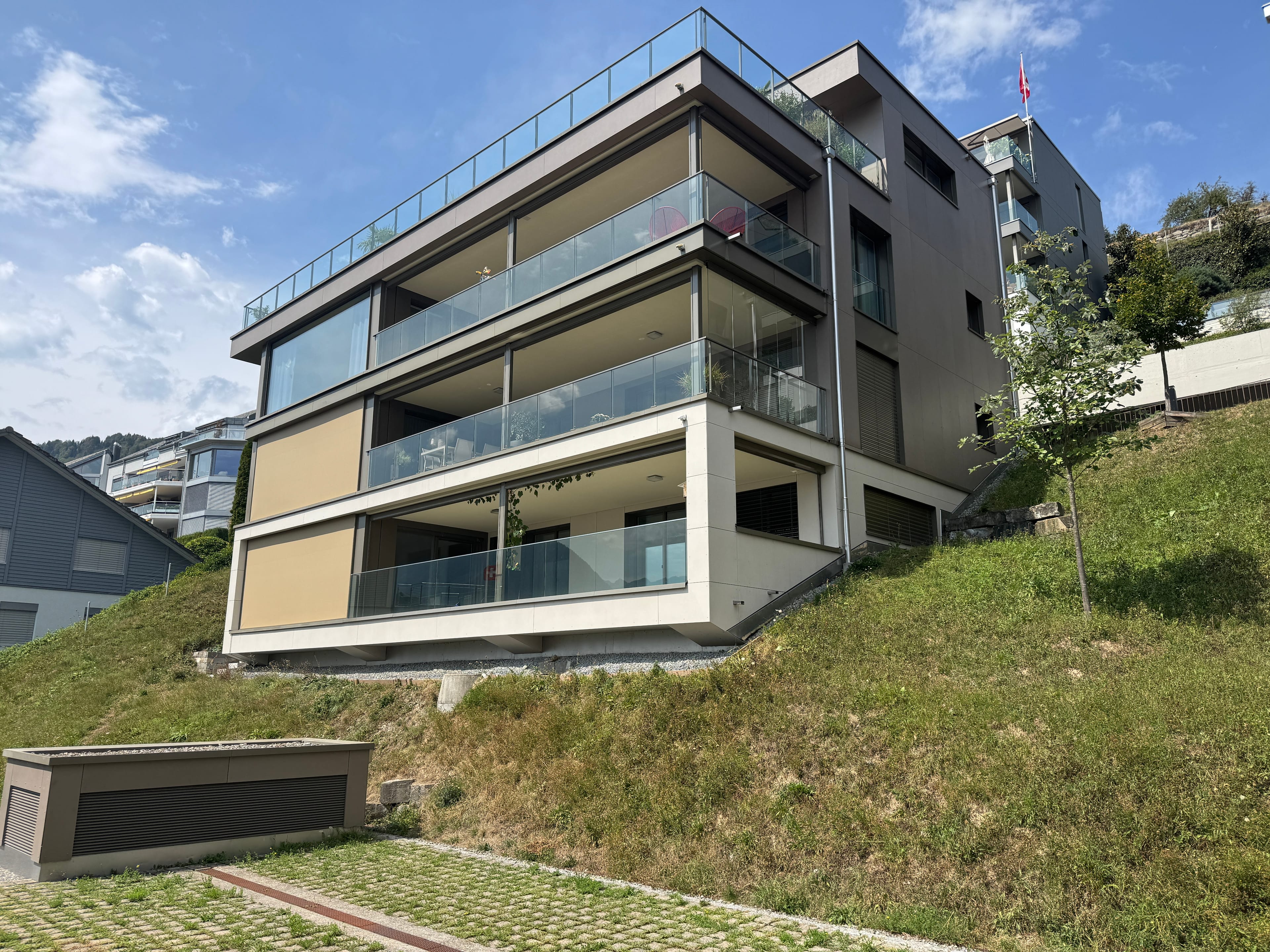 Grosszügige 4½-Zimmer-Wohnung mit Seesicht und sonnigem Balkon in Ennetbürgen mieten