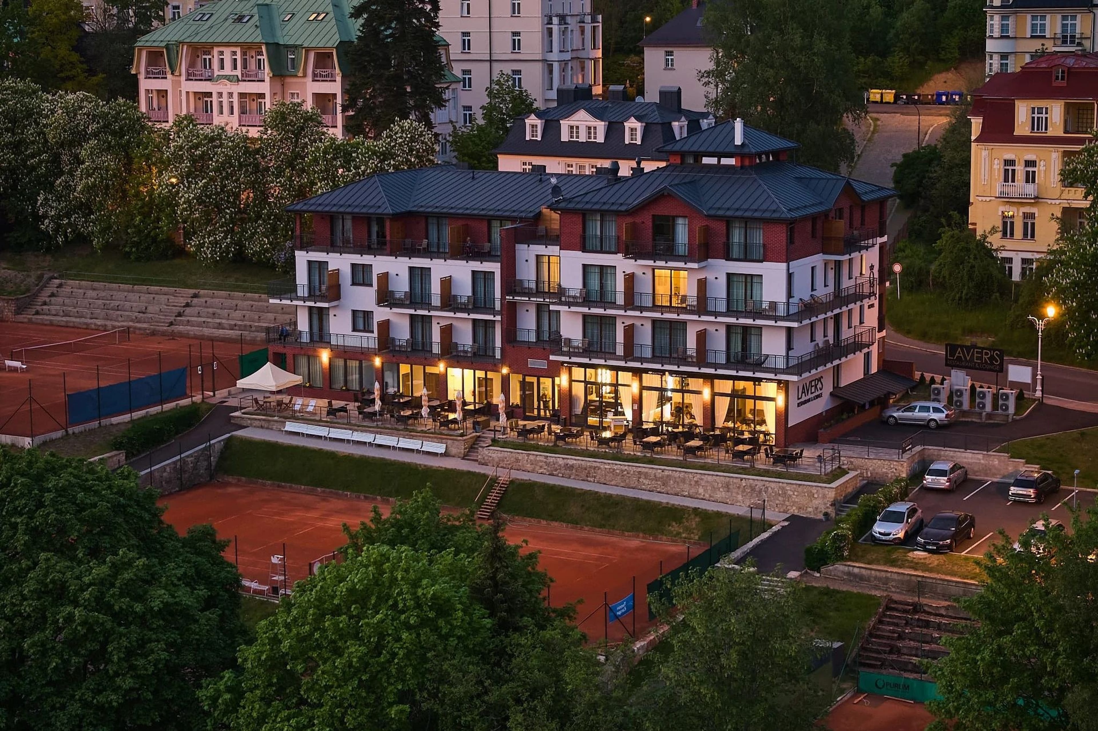 4-STERNE-HOTELRESORT MIT TENNISANLAGE