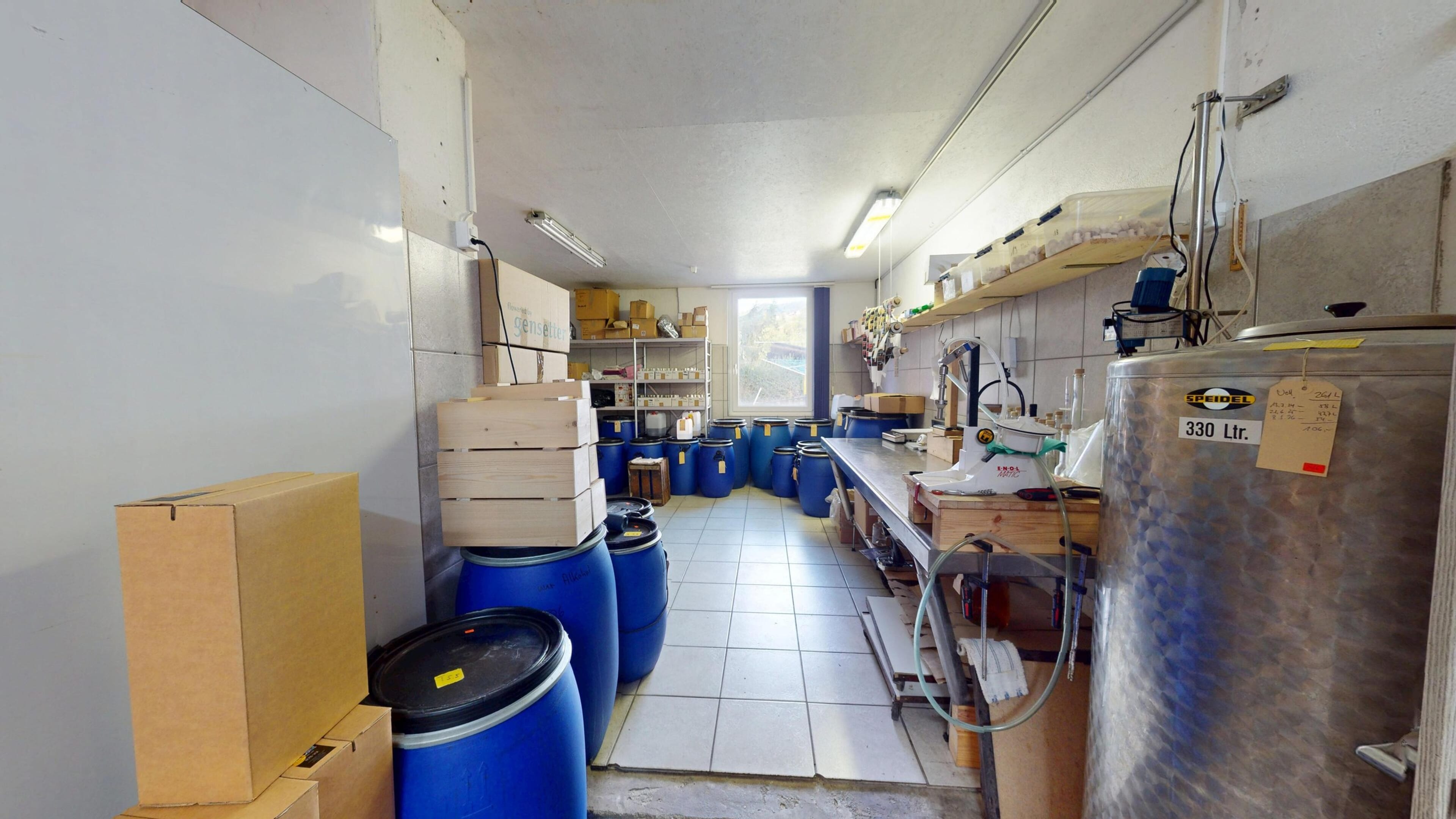 Gewerbeliegenschaft mit voll eingerichteter Brennerei und Ausbaupotenzial für eine grosszügige 5½-Zimmer-Wohnung - 7