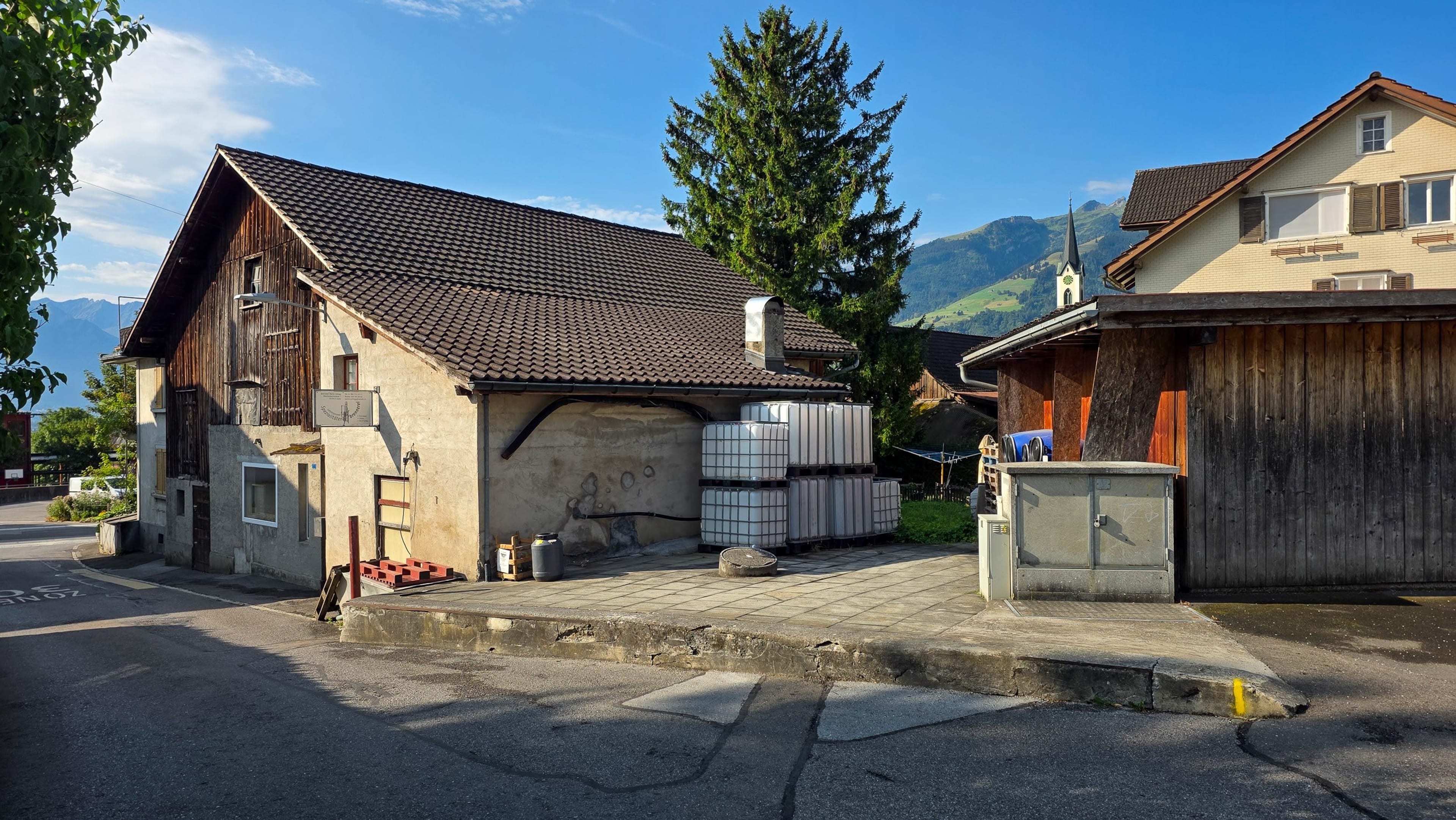 Gewerbehaus mit Shop, Lager und Garten in Gams kaufen - 1