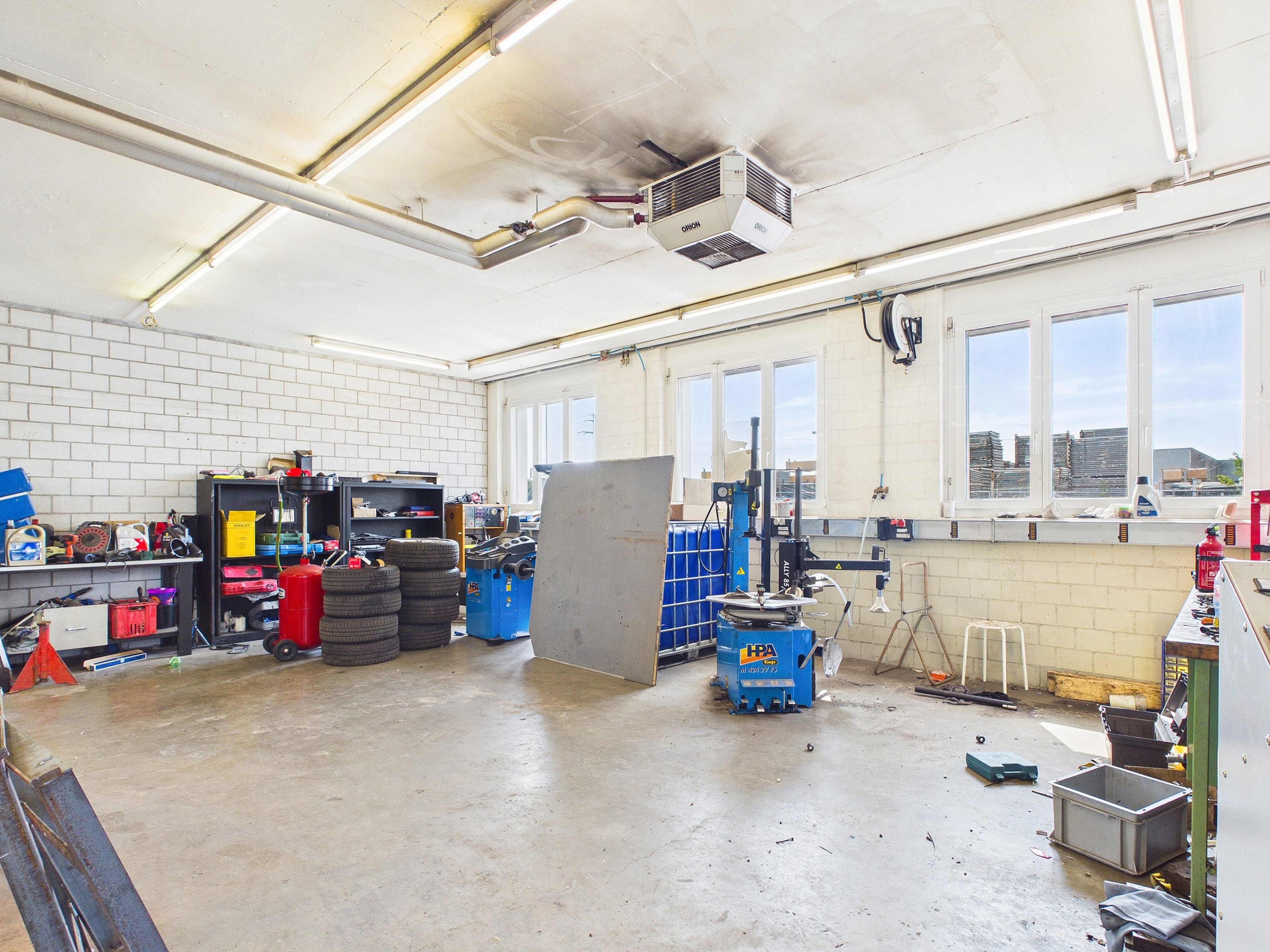 Halle mit 4 Räumen (ca. 350 m²) – ideal als Garage/Werkstatt in Rafz - 3