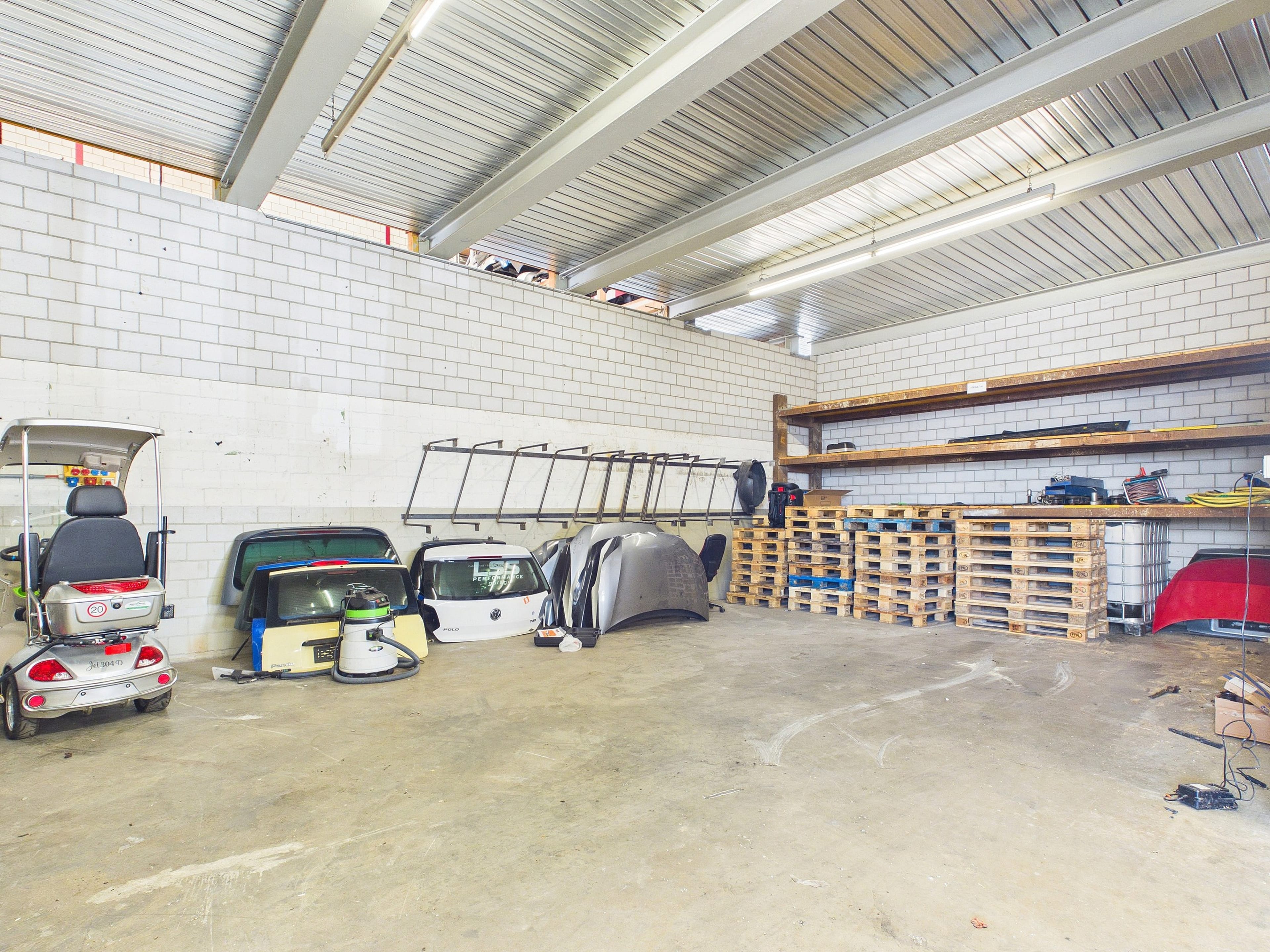 Halle mit 4 Räumen (ca. 350 m²) – ideal als Garage/Werkstatt in Rafz - 9
